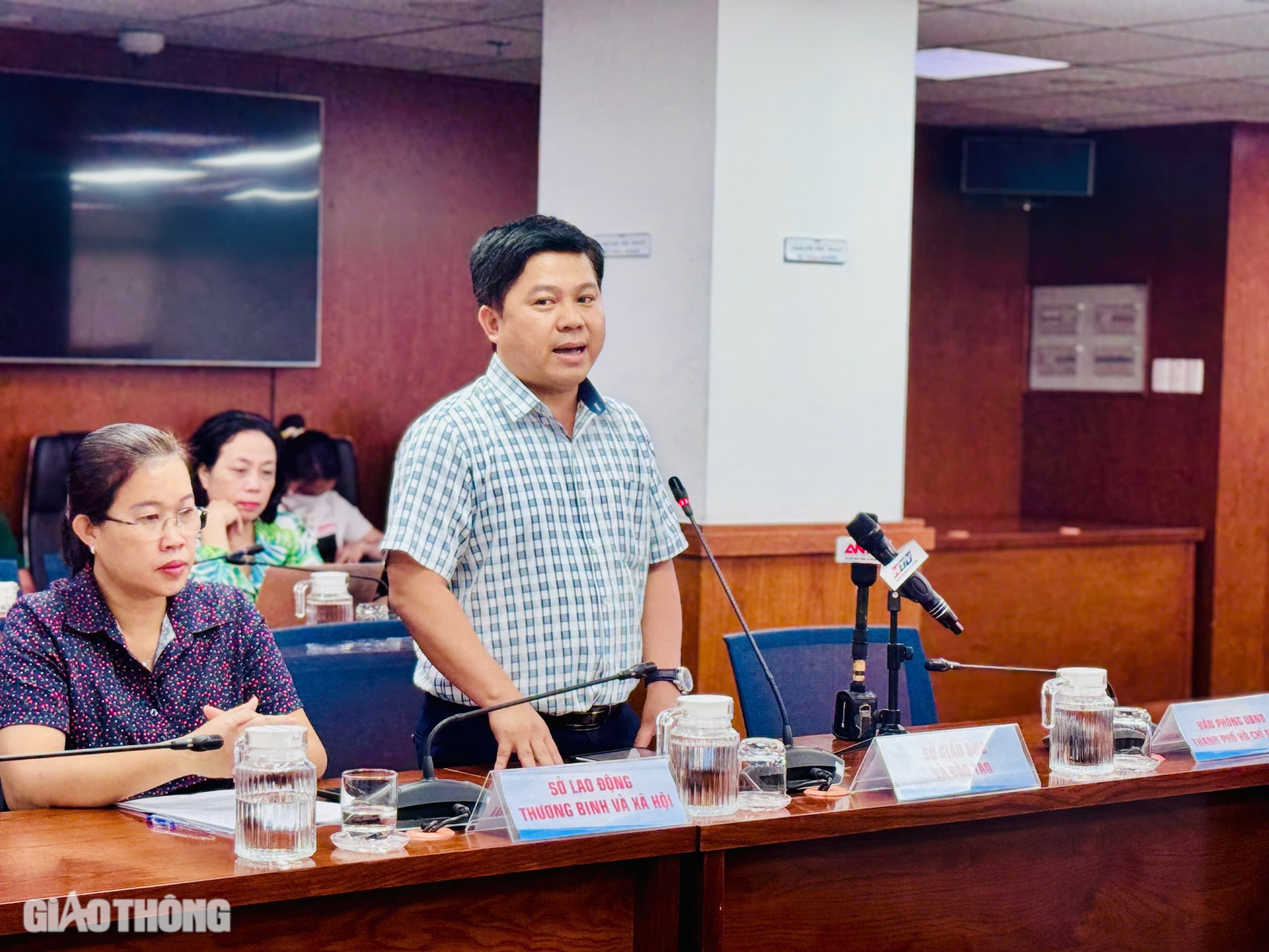 Chánh văn phòng Sở GD&ĐT TP.HCM khẳng định không cấm dạy thêm, học thêm- Ảnh 1. Chánh văn phòng Sở GD&ĐT TP.HCM khẳng định không cấm dạy thêm, học thêm- Ảnh 1.