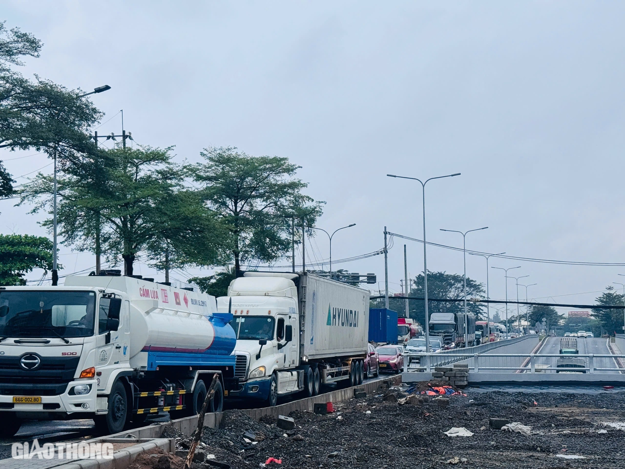 TP.HCM mưa lớn, hầm chui Nguyễn Văn Linh - Nguyễn Hữu Thọ ngập s&acirc;u- Ảnh 9.