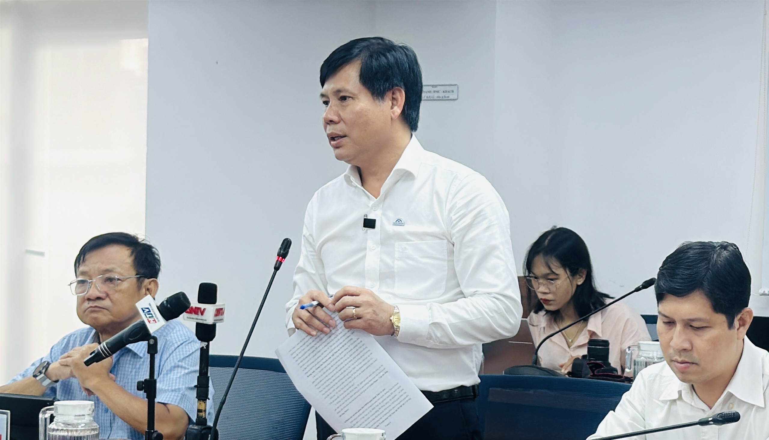 Vì sao metro số 1 phải dừng tàu khi trời mưa?- Ảnh 1. Vì sao metro số 1 phải dừng tàu khi trời mưa?- Ảnh 1.