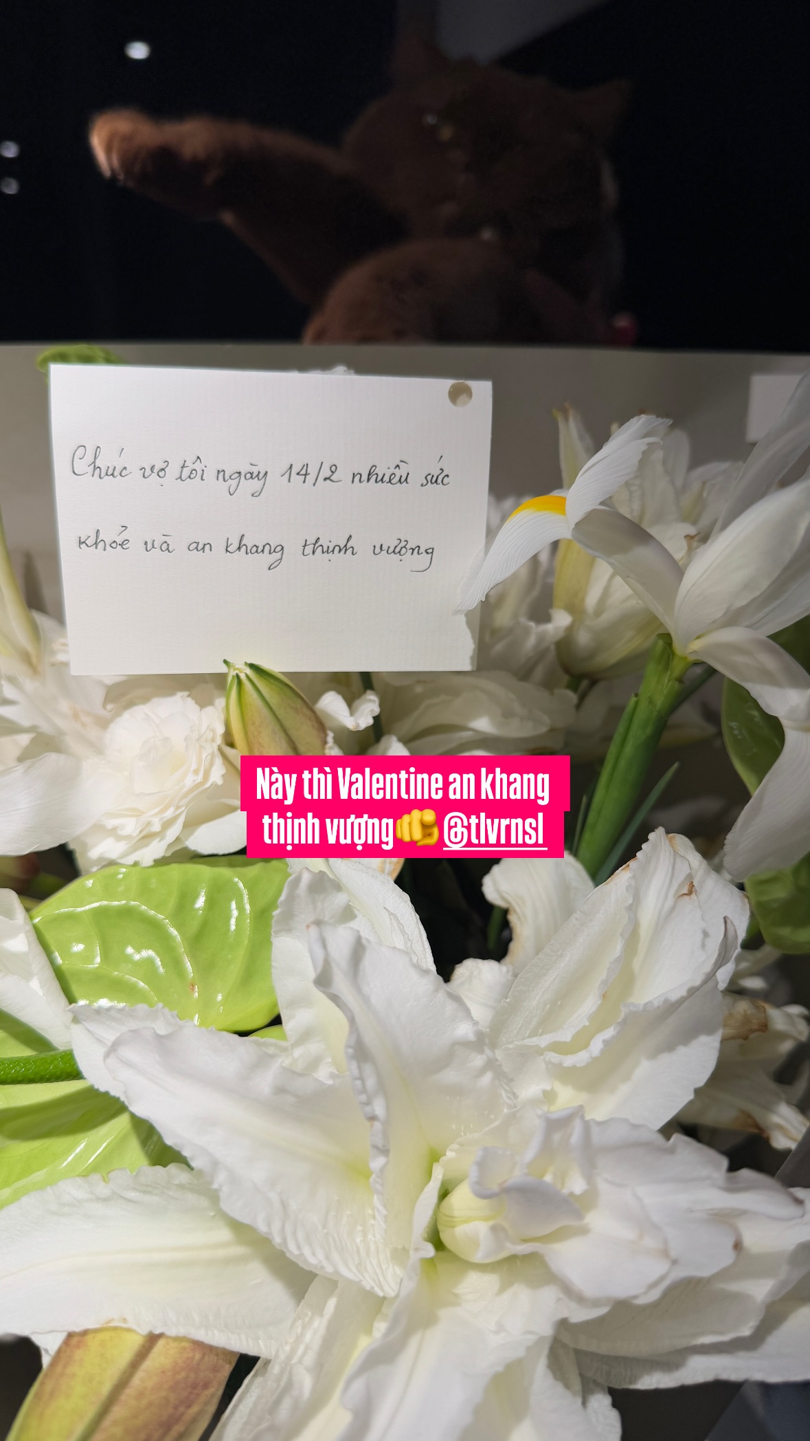 Ng&agrave;y Valentine của sao Việt: H'Hen Ni&ecirc; đ&atilde; đăng k&yacute; kết h&ocirc;n, Đăng Kh&ocirc;i tặng vợ xế hộp- Ảnh 7.