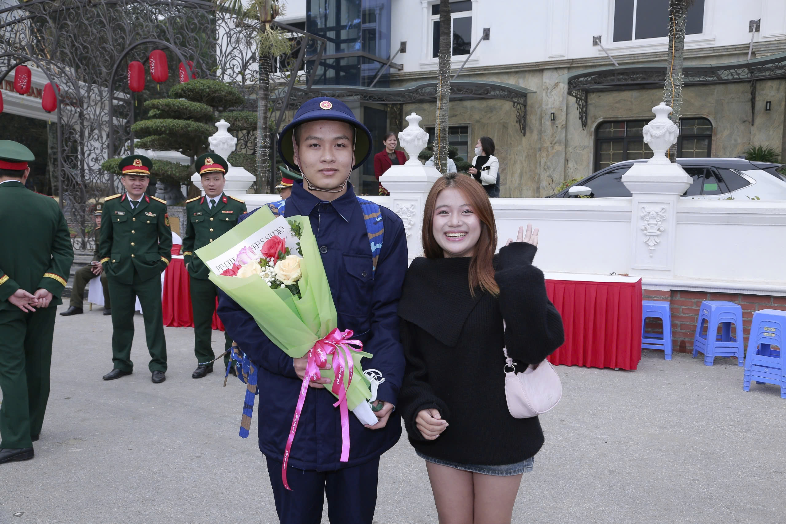 T&acirc;n binh chia tay người th&acirc;n phấn khởi l&ecirc;n đường nhập ngũ- Ảnh 8.