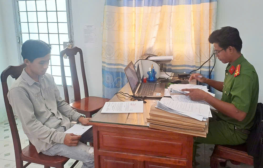 Quen bạn g&aacute;i qua facebook, lừa b&aacute;n xe lấy tiền ti&ecirc;u x&agrave;i- Ảnh 1.