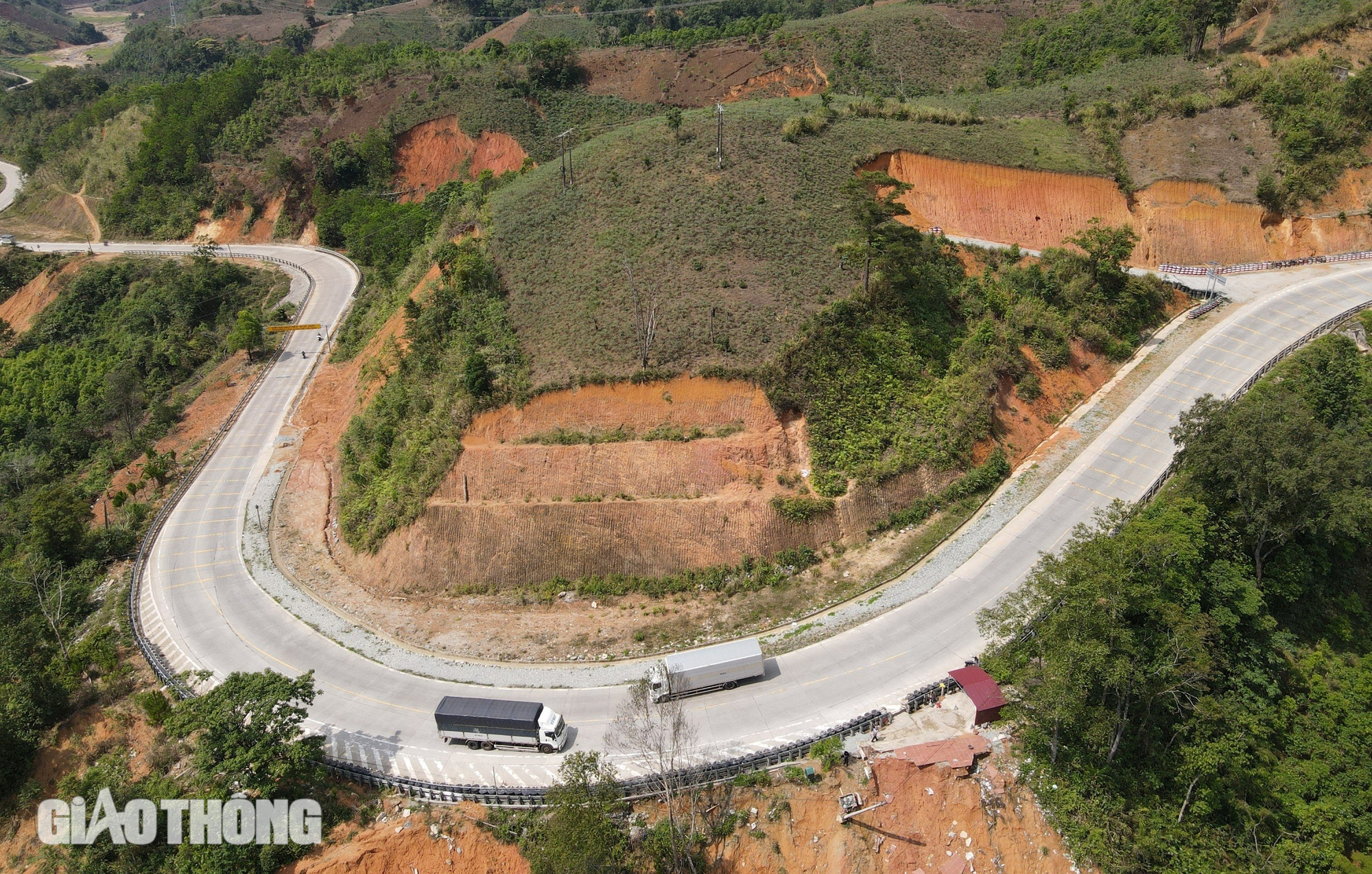 Đ&egrave;o L&ograve; Xo tr&ecirc;n đường Hồ Ch&iacute; Minh xuống cấp nghi&ecirc;m trọng- Ảnh 12.