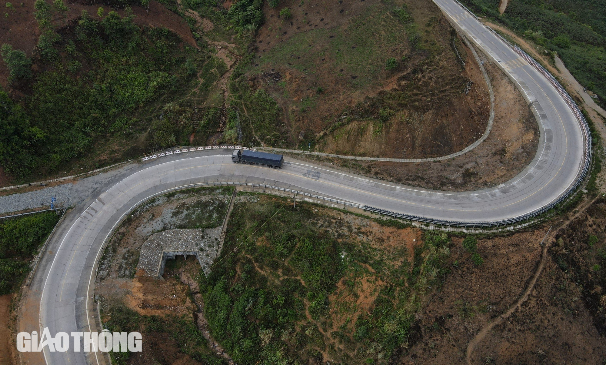 Đ&egrave;o L&ograve; Xo tr&ecirc;n đường Hồ Ch&iacute; Minh xuống cấp nghi&ecirc;m trọng- Ảnh 2.