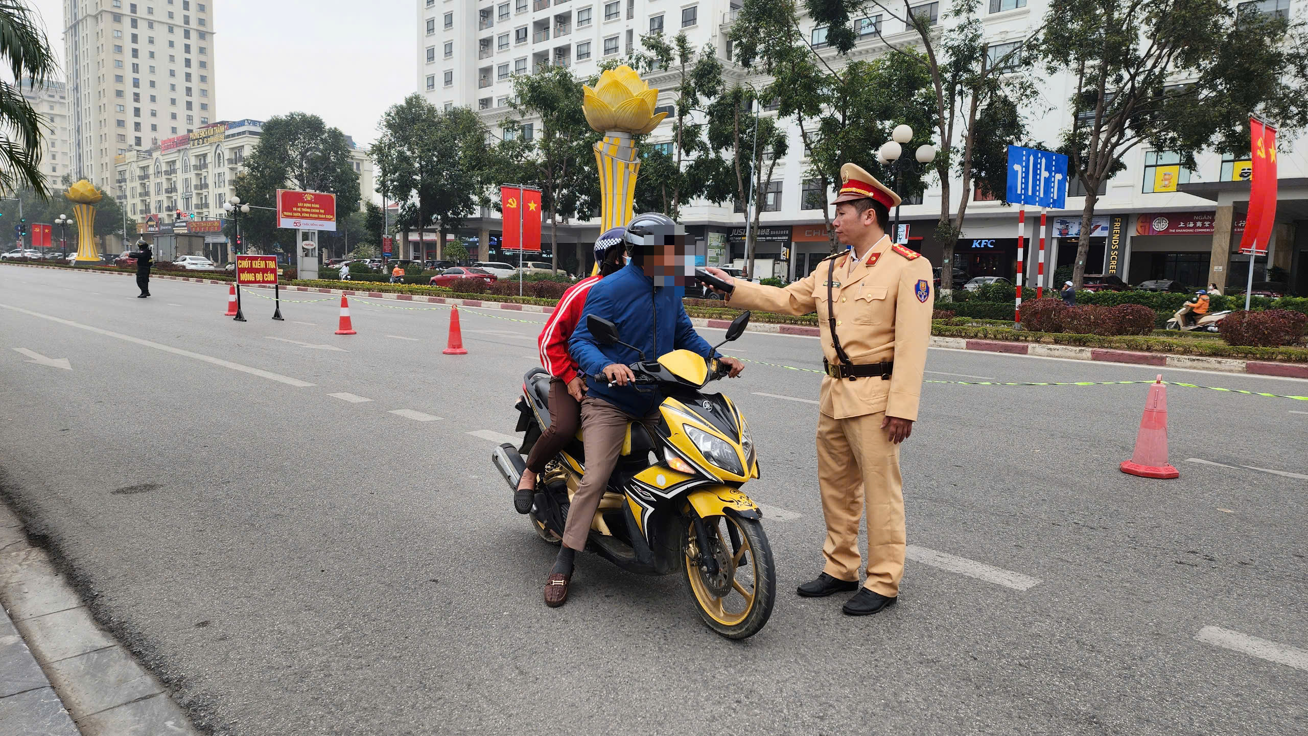 Bắc Ninh: Kiểm tra h&agrave;ng trăm t&agrave;i xế, CSGT kh&ocirc;ng ph&aacute;t hiện "ma men"- Ảnh 6.