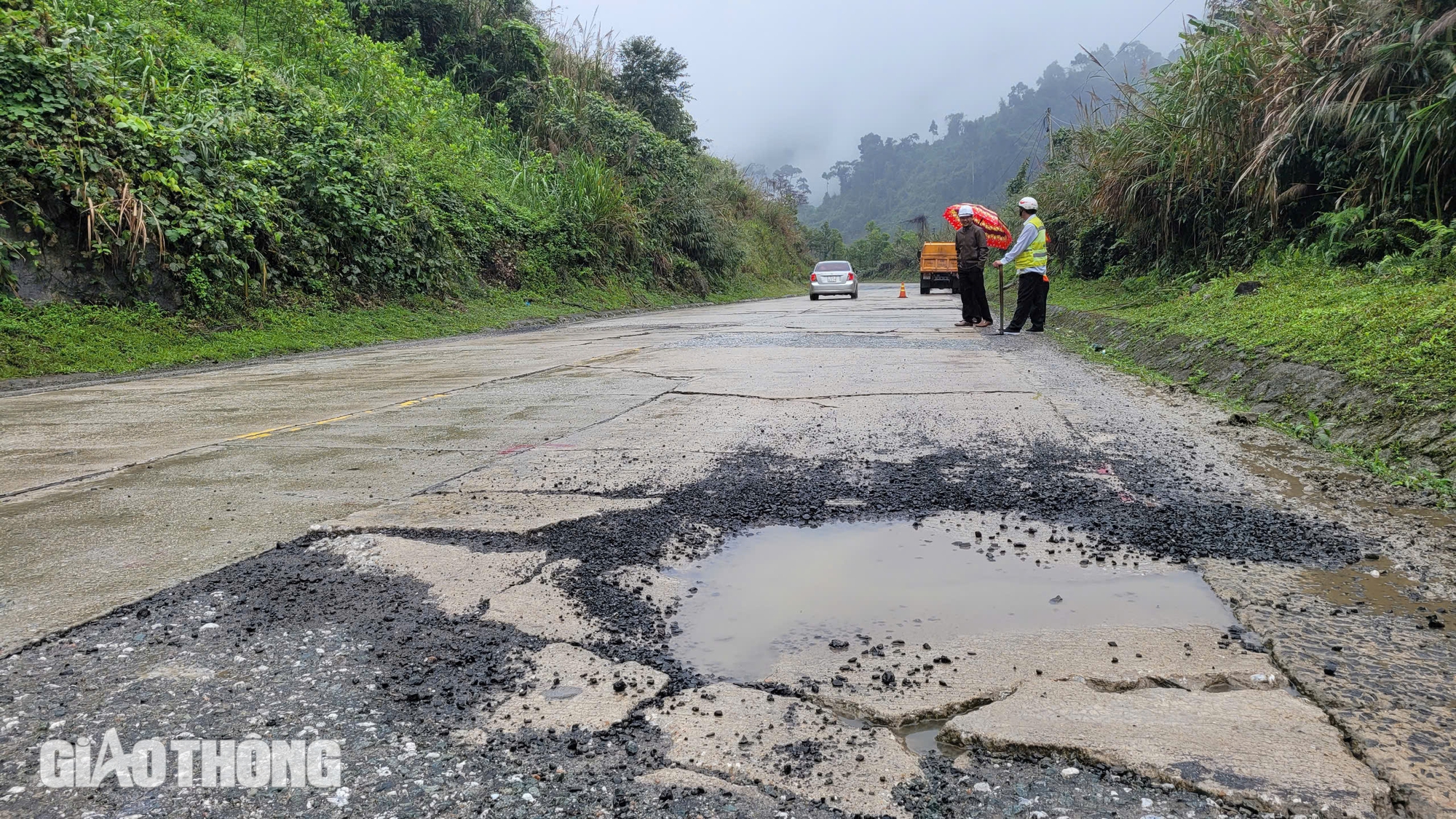Đ&egrave;o L&ograve; Xo tr&ecirc;n đường Hồ Ch&iacute; Minh xuống cấp nghi&ecirc;m trọng- Ảnh 3.