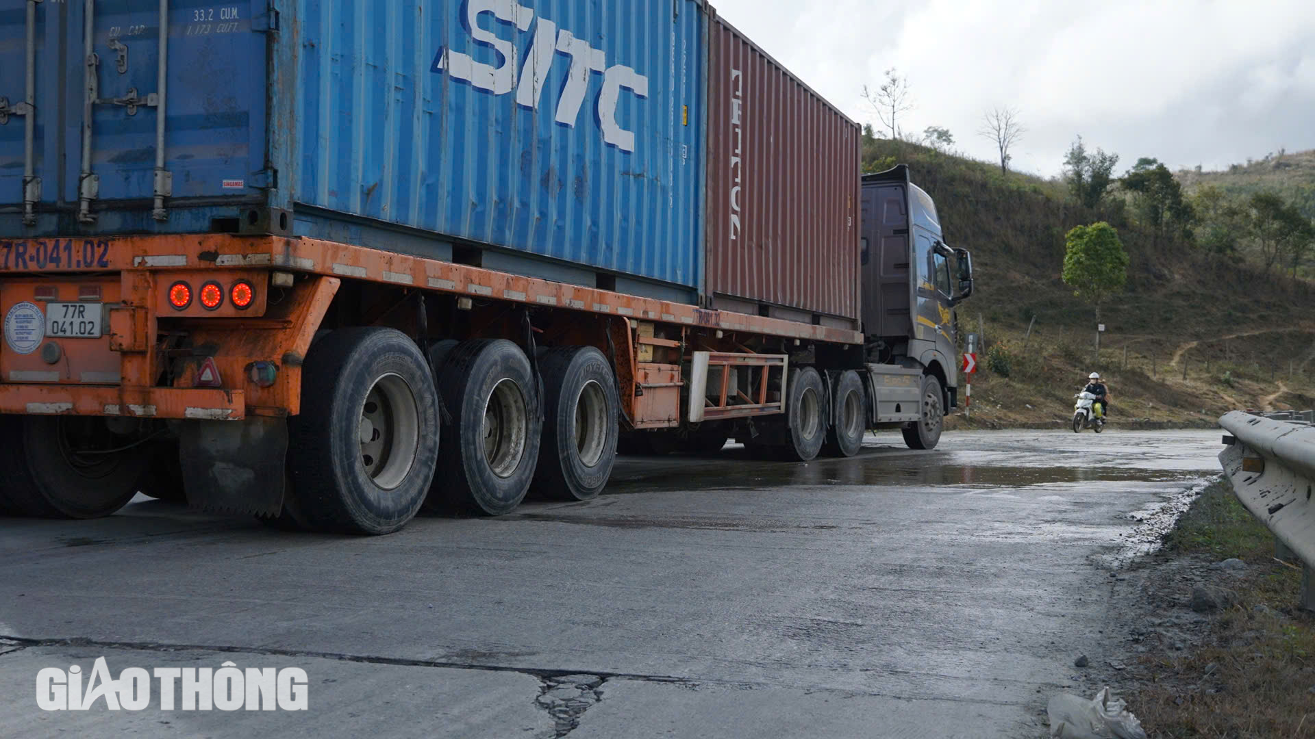 Đ&egrave;o L&ograve; Xo tr&ecirc;n đường Hồ Ch&iacute; Minh xuống cấp nghi&ecirc;m trọng- Ảnh 7.