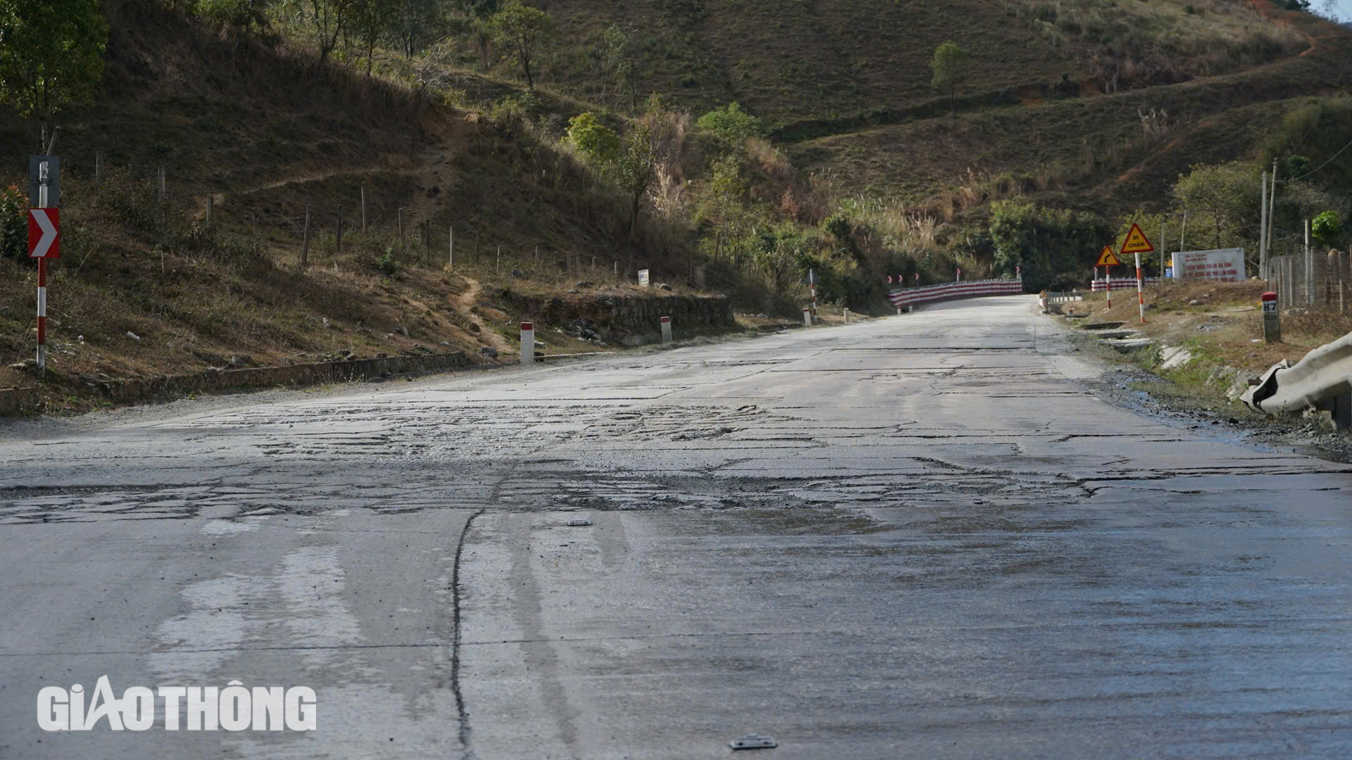 Đ&egrave;o L&ograve; Xo tr&ecirc;n đường Hồ Ch&iacute; Minh xuống cấp nghi&ecirc;m trọng- Ảnh 10.