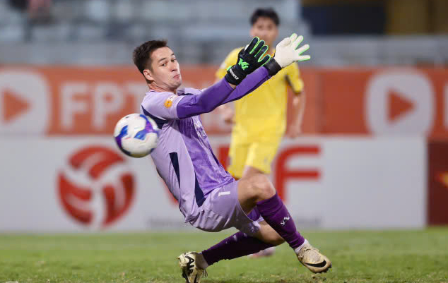 Thủ m&ocirc;n Việt kiều tự đẩy m&igrave;nh v&agrave;o thế kh&oacute; ở tuyển Việt Nam- Ảnh 1.