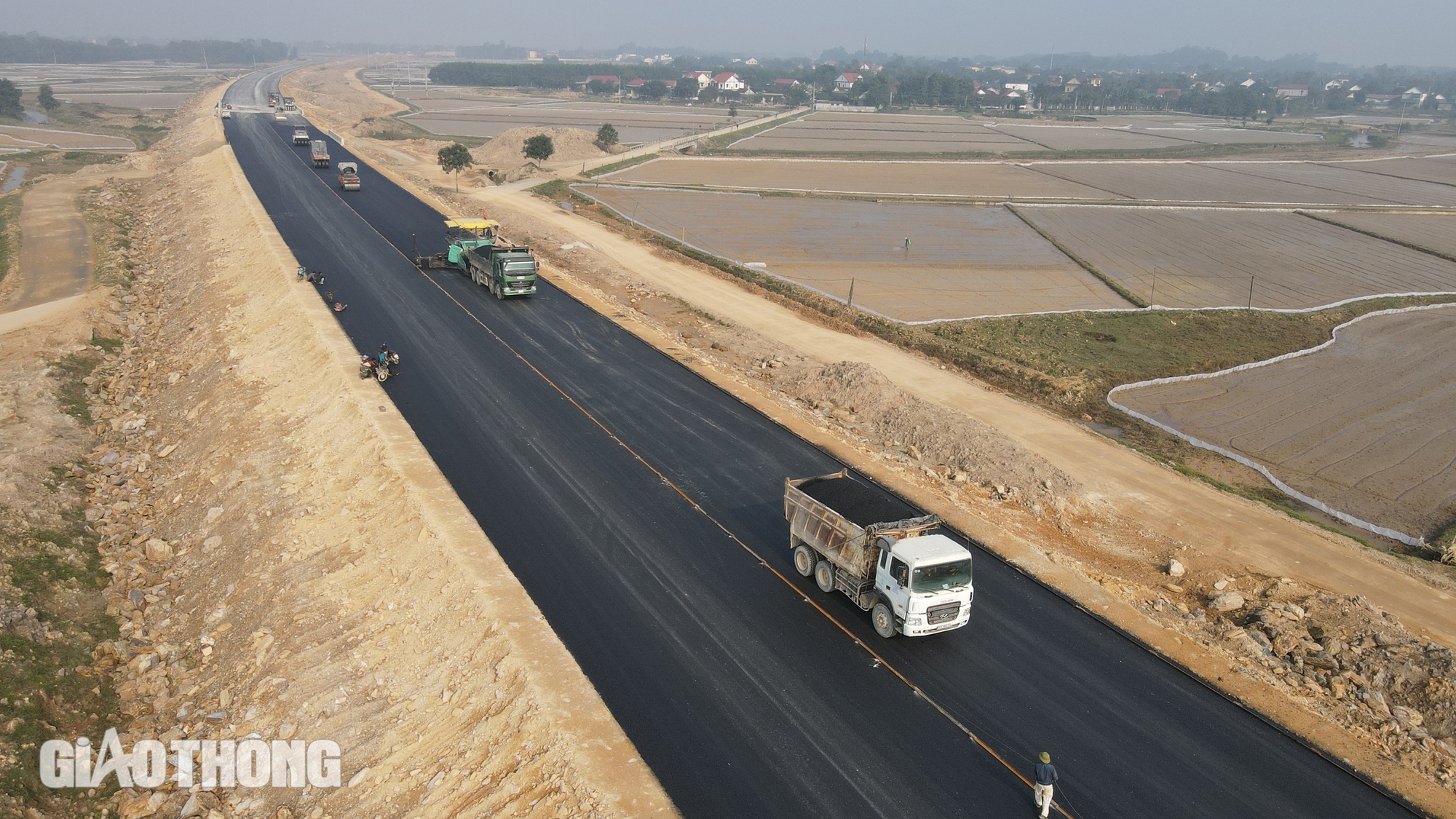 Sẵn s&agrave;ng th&ocirc;ng tuyến cao tốc qua H&agrave; Tĩnh dịp 30/4- Ảnh 1.