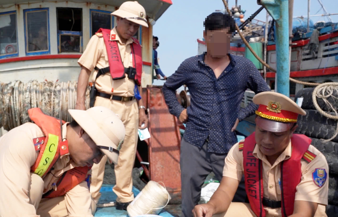 Phát hiện 15 thuyền viên dương tính với chất ma túy- Ảnh 1. Phát hiện 15 thuyền viên dương tính với chất ma túy- Ảnh 1.