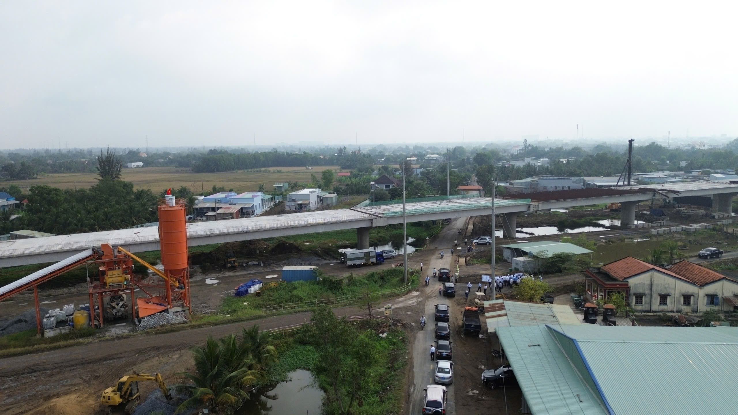 Đang khan hiếm vật liệu cấp phối đ&aacute; dăm cho V&agrave;nh đai 3 qua Long An- Ảnh 1.