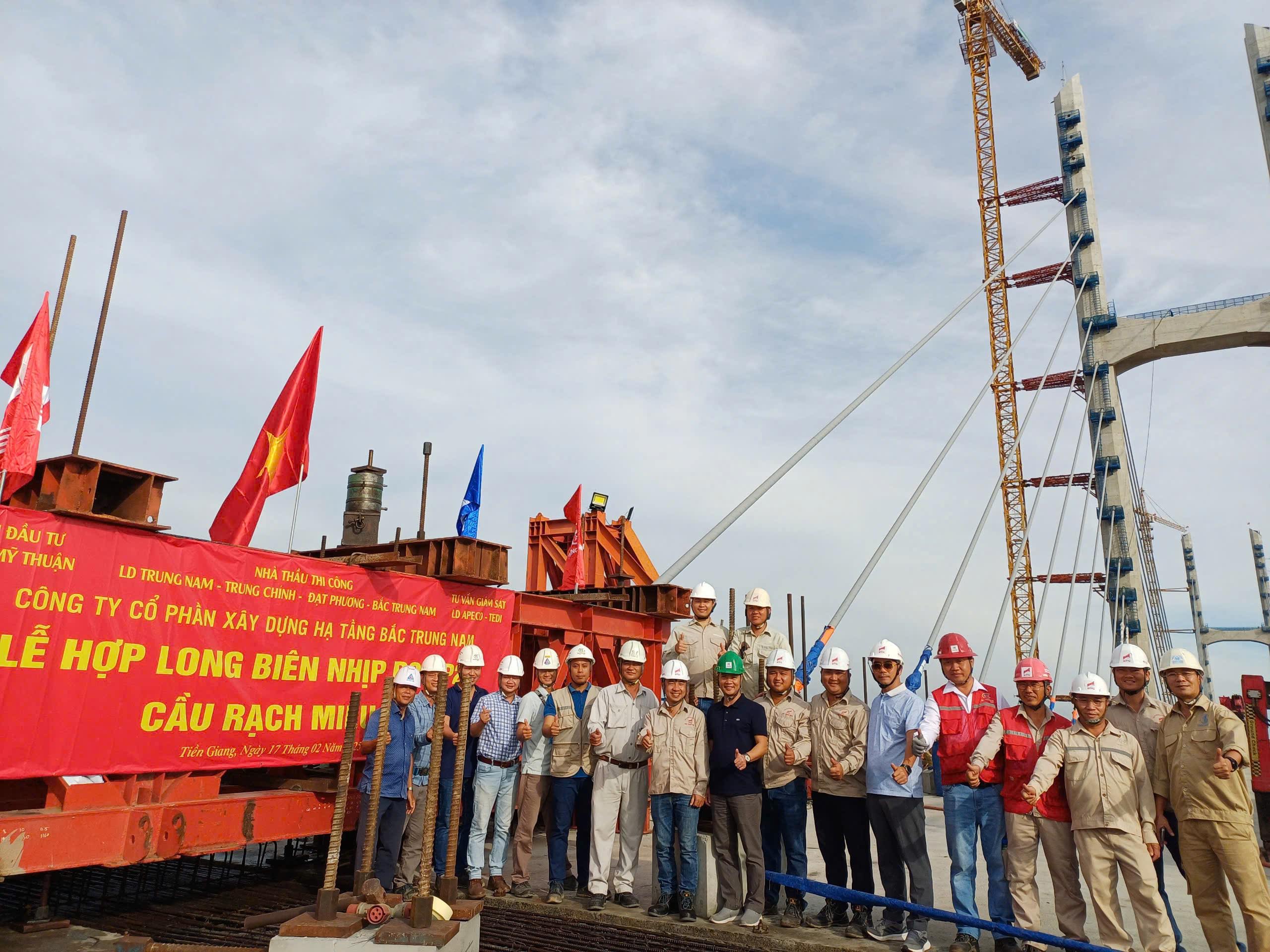 Hợp long bi&ecirc;n cầu Rạch Miễu 2 vượt kế hoạch hơn 2 th&aacute;ng- Ảnh 3.