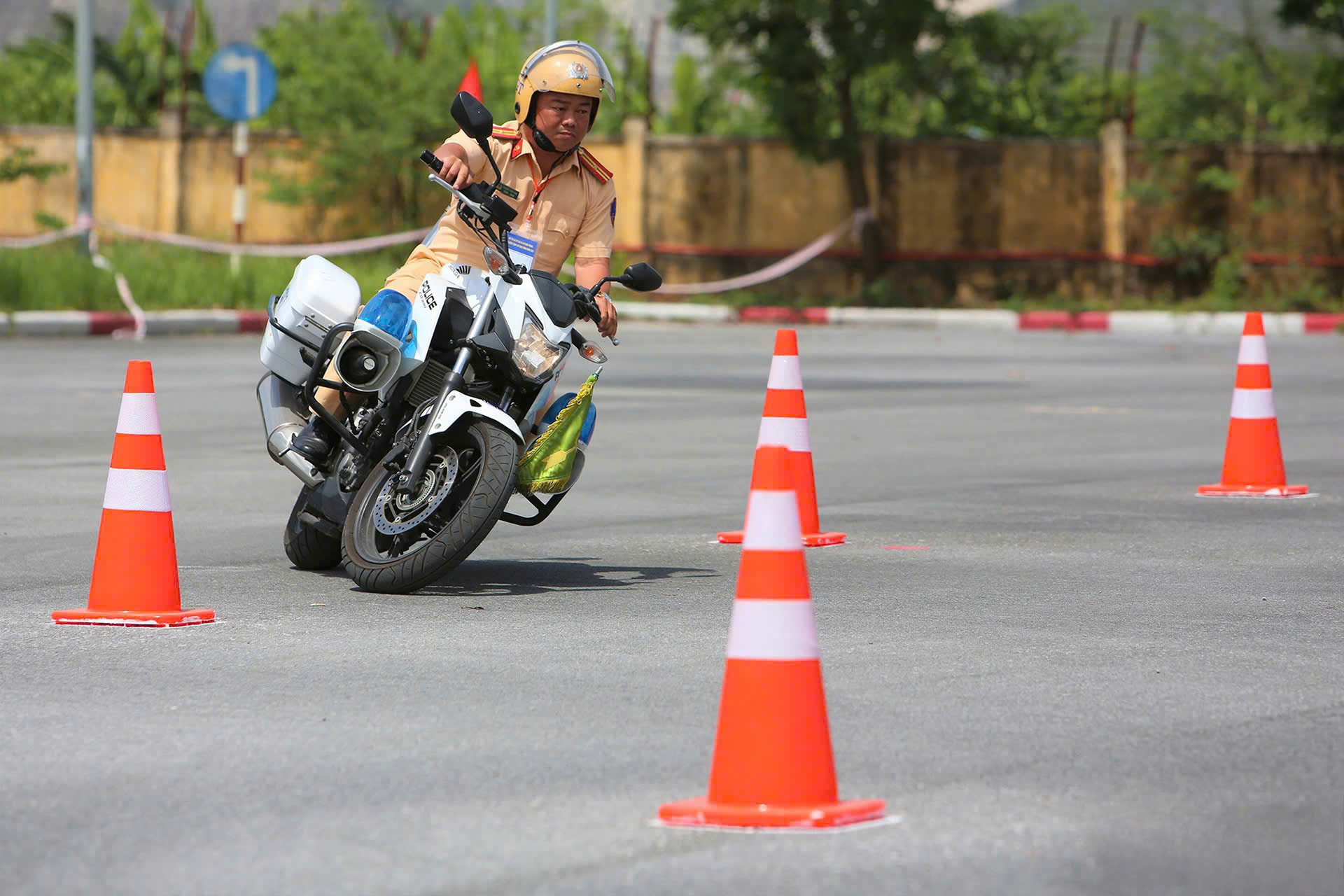 CSGT H&agrave; Nội bắt đầu tập huấn s&aacute;t hạch, cấp giấy ph&eacute;p l&aacute;i xe- Ảnh 1.