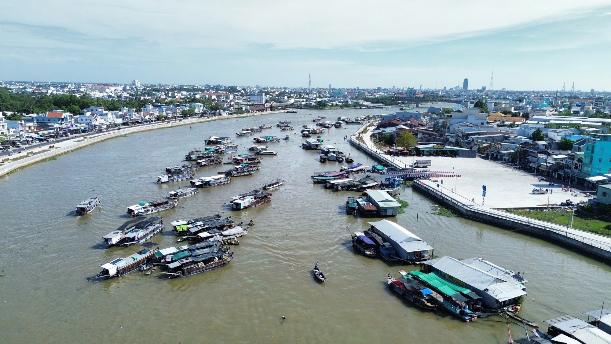 Kiểm tra điểm dừng ch&acirc;n, t&agrave;u du lịch chợ nổi C&aacute;i Răng sau vụ nhiều du kh&aacute;ch rơi s&ocirc;ng- Ảnh 1.