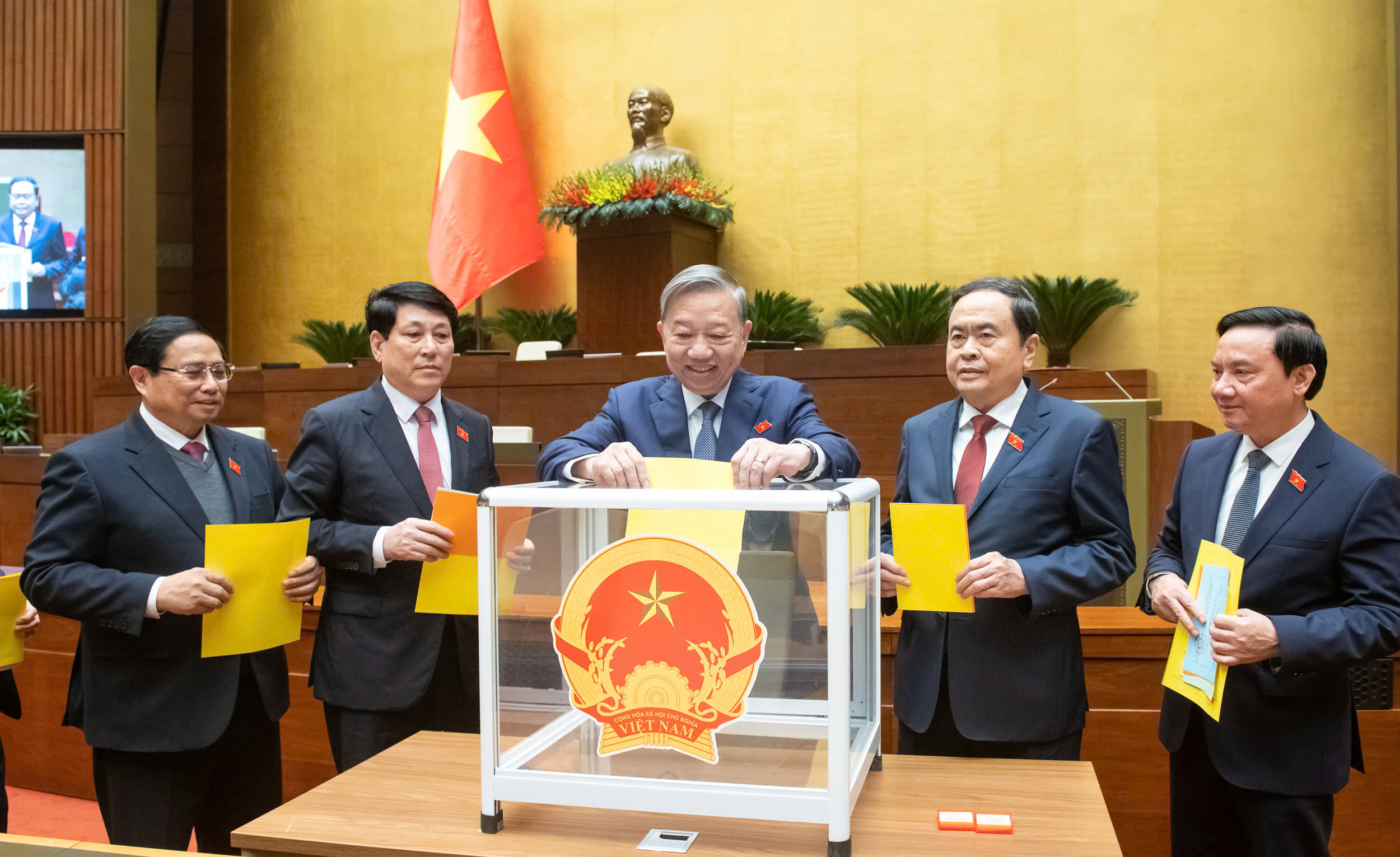 &Ocirc;ng Vũ Hồng Thanh, L&ecirc; Minh Hoan được bầu l&agrave;m Ph&oacute; chủ tịch Quốc hội- Ảnh 1.