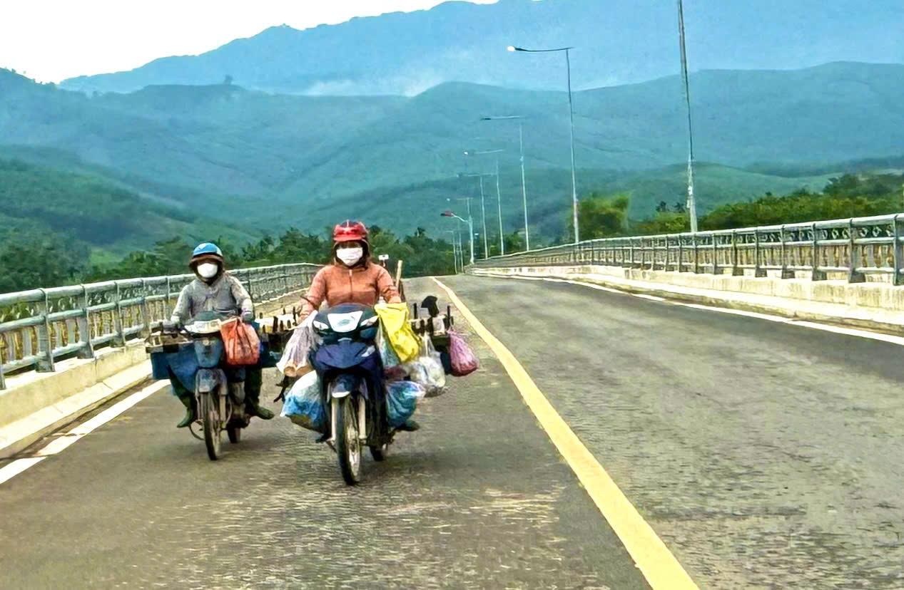 Những c&acirc;y cầu chắp c&aacute;nh cho miền ngược Quảng Ng&atilde;i- Ảnh 1.