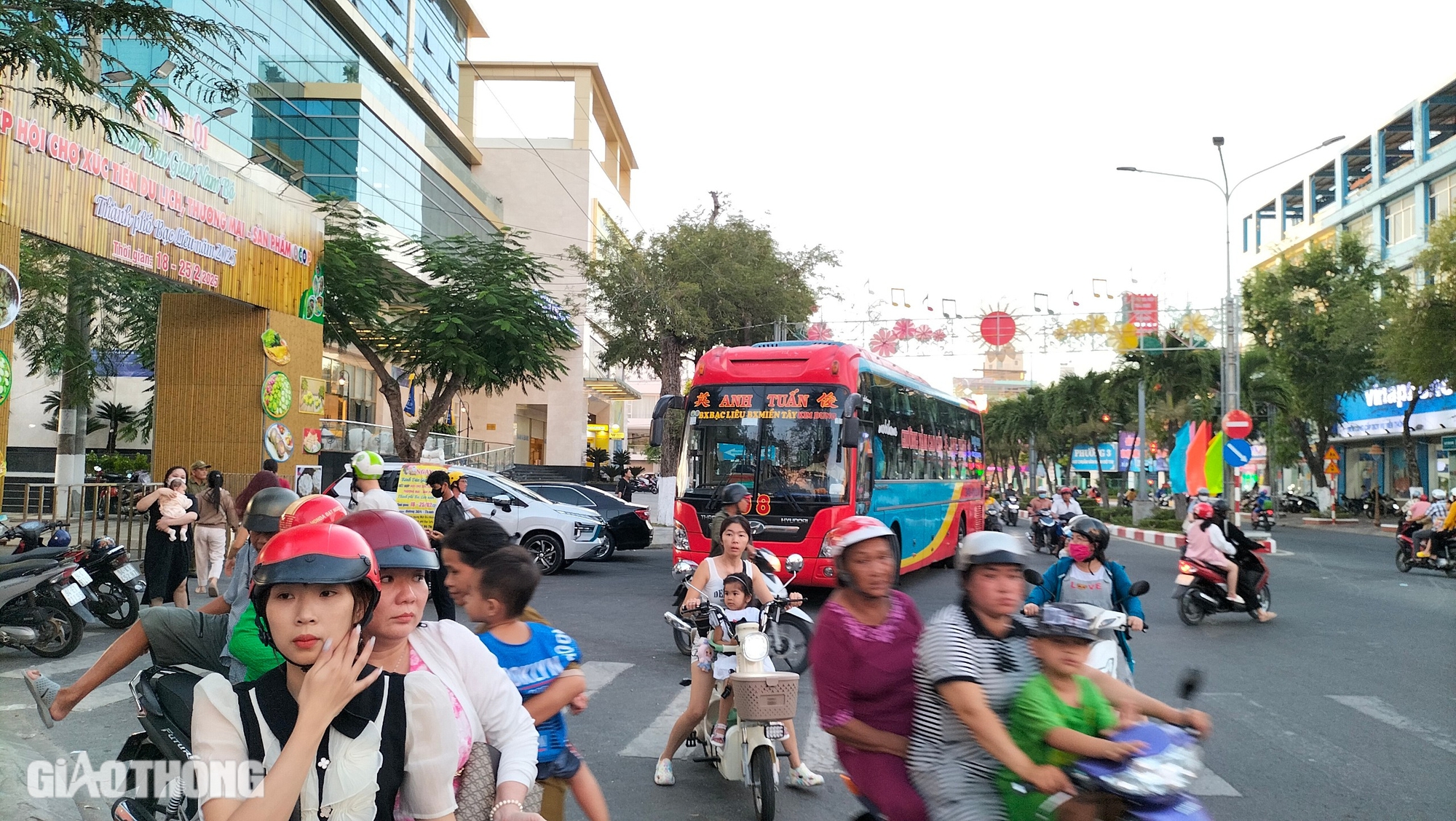 Rộn r&agrave;ng ng&agrave;y hội b&aacute;nh d&acirc;n gian Nam bộ dịp đầu Xu&acirc;n ở Bạc Li&ecirc;u- Ảnh 10.