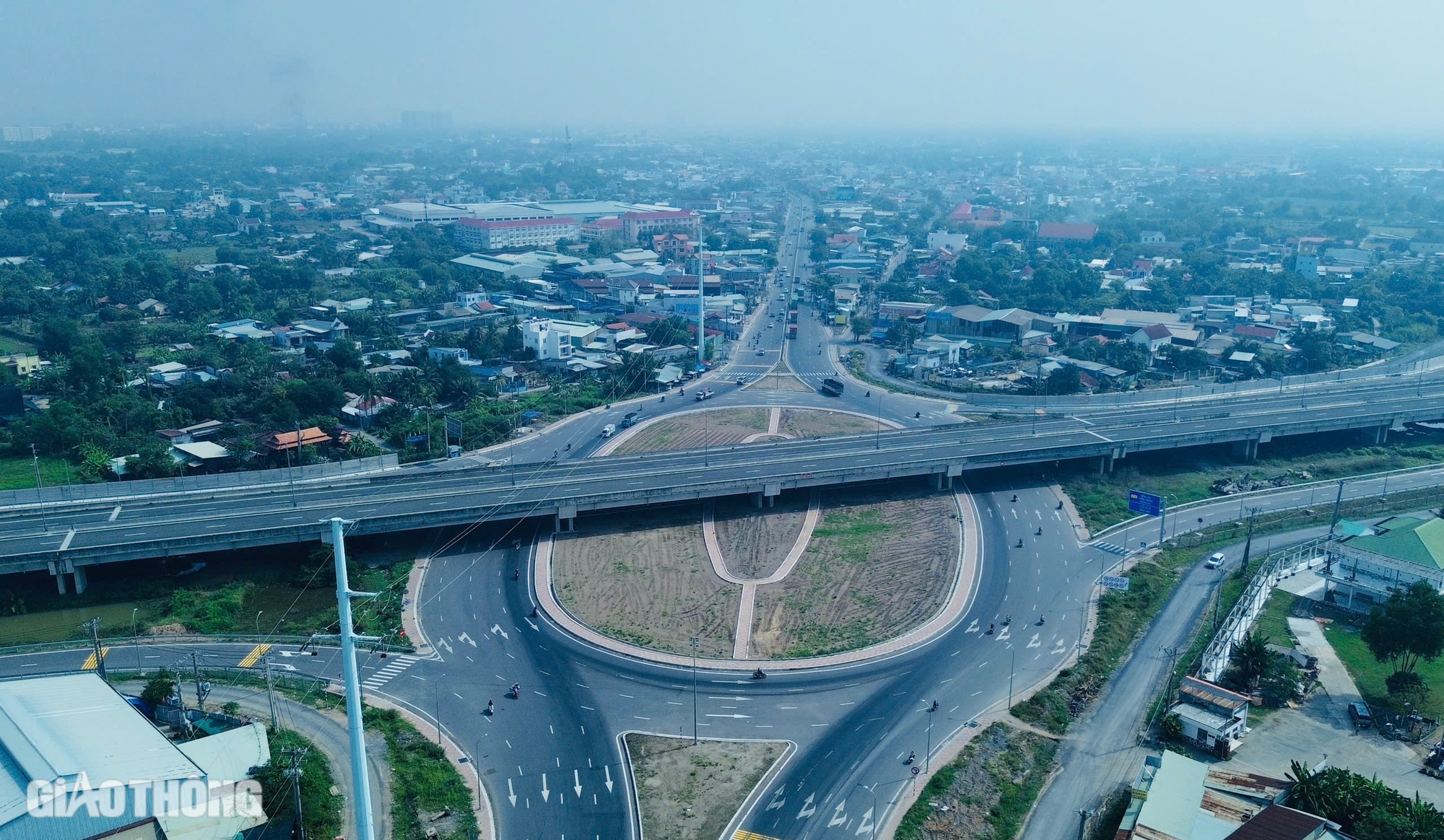 Đường về miền T&acirc;y sắp được n&acirc;ng cấp l&ecirc;n 10 - 12 l&agrave;n xe- Ảnh 1.