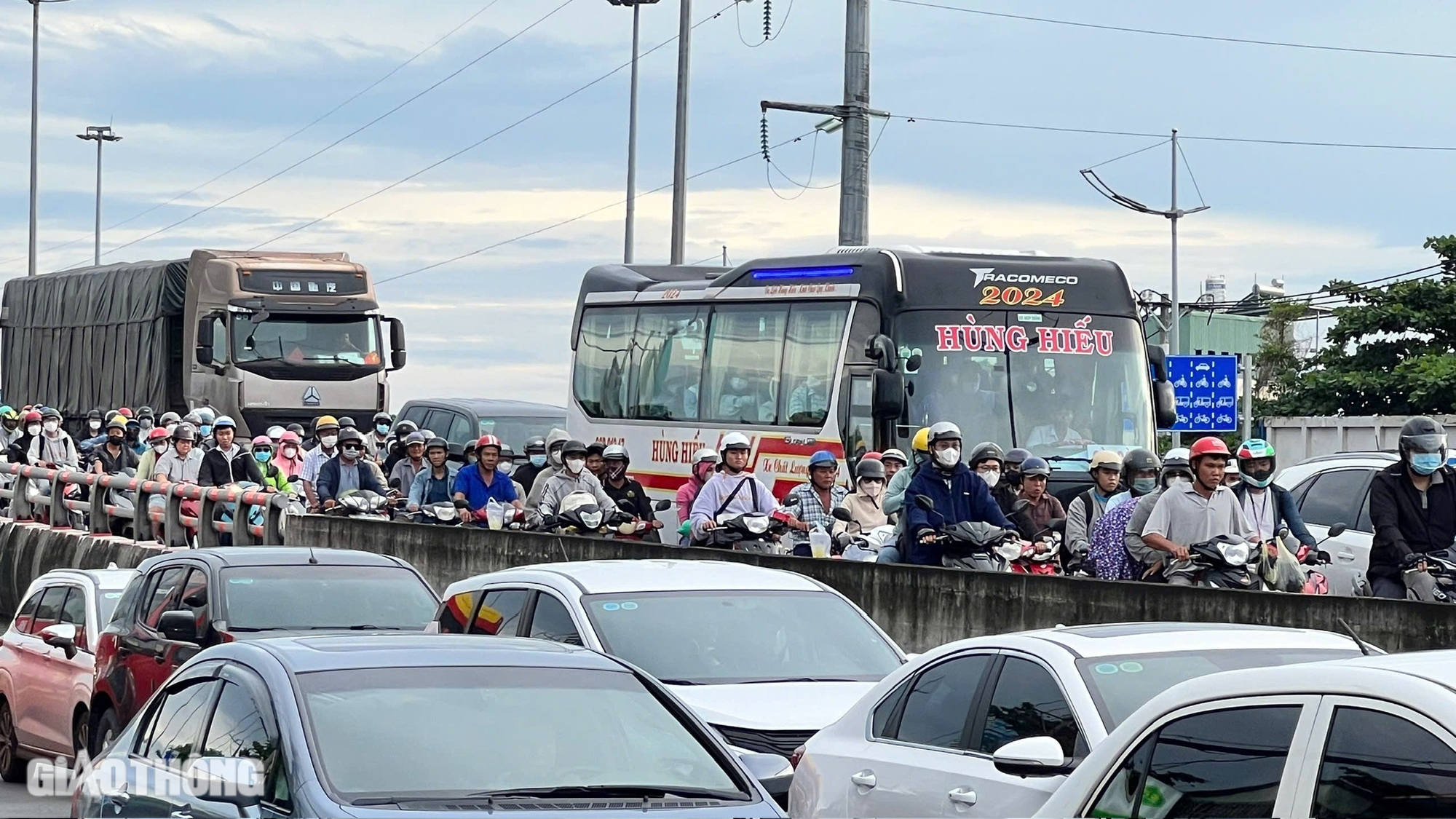 Đường về miền T&acirc;y sắp được n&acirc;ng cấp l&ecirc;n 10 - 12 l&agrave;n xe- Ảnh 4.