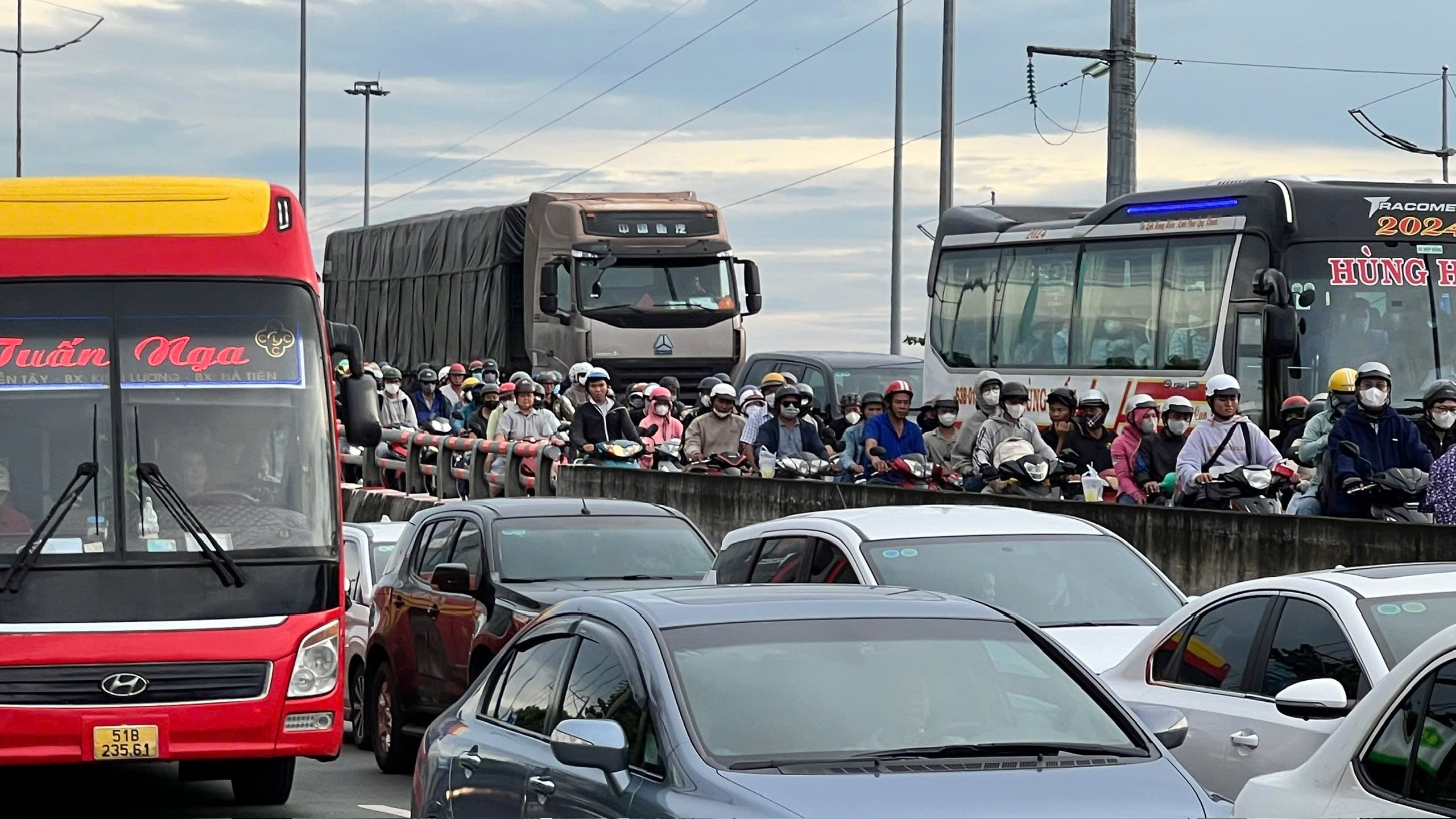 Trong 3 năm tới, TP.HCM sẽ c&oacute; 4 dự &aacute;n BOT khủng ở c&aacute;c cửa ng&otilde;- Ảnh 2.