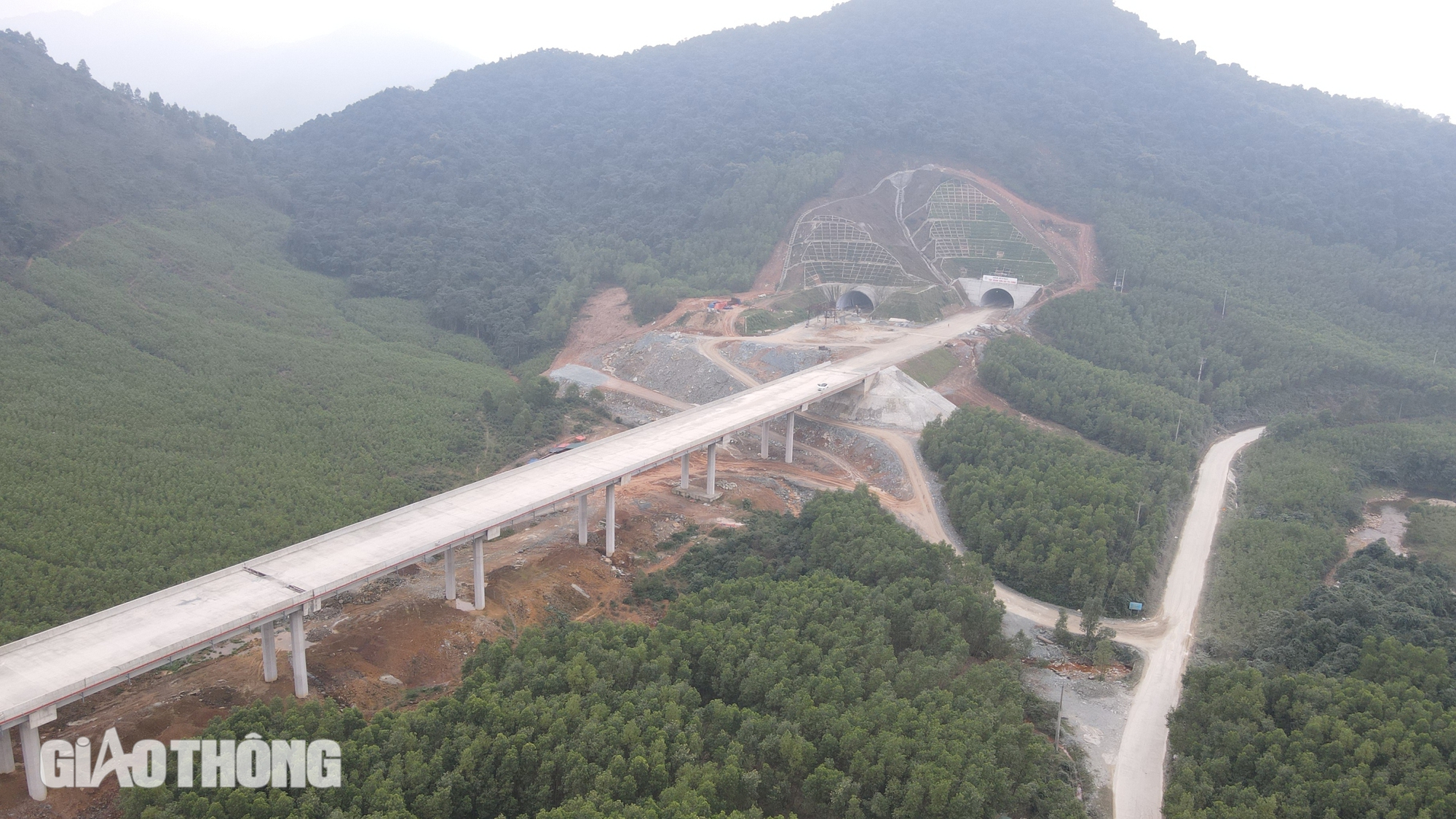 Cơ bản ho&agrave;n thiện tuyến ch&iacute;nh cao tốc Bắc - Nam qua H&agrave; Tĩnh sau 2 năm thi c&ocirc;ng- Ảnh 9.