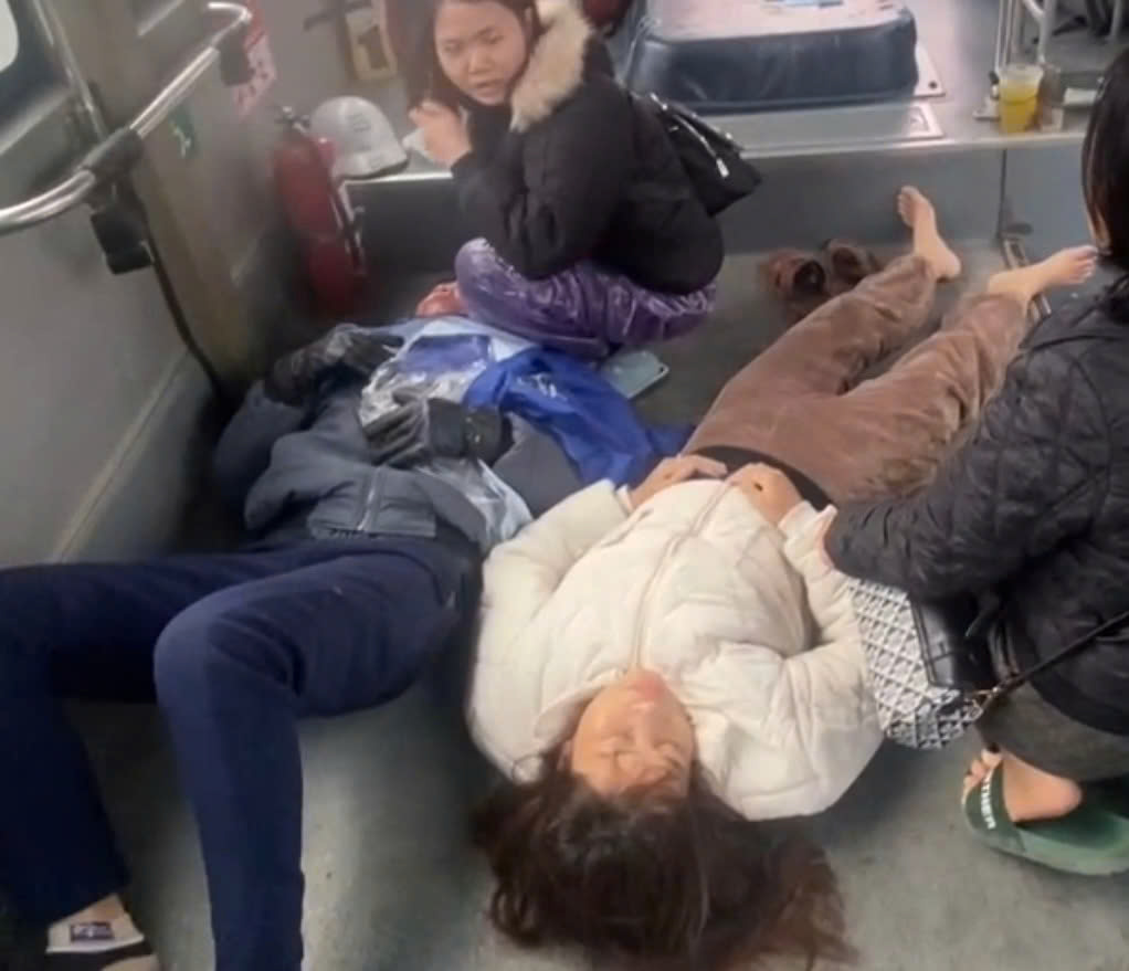 L&aacute;i xe bu&yacute;t Transerco kịp thời đưa người gặp nạn đi cấp cứu- Ảnh 1.