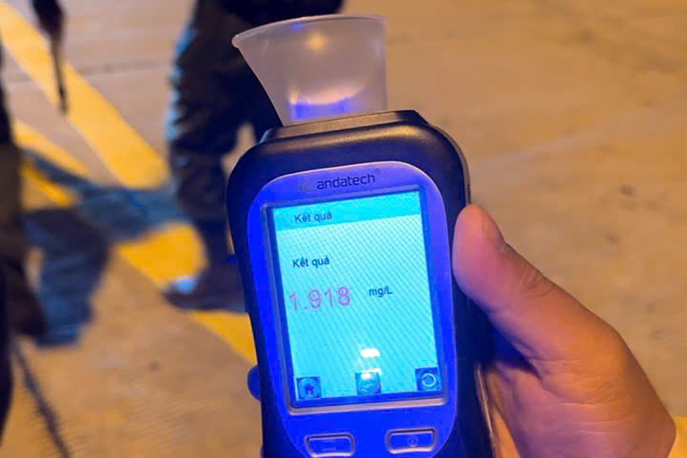 T&agrave;i xế c&oacute; nồng độ cồn gấp 5 lần mức "kịch khung" vẫn l&aacute;i &ocirc; t&ocirc; tr&ecirc;n cao tốc- Ảnh 1.