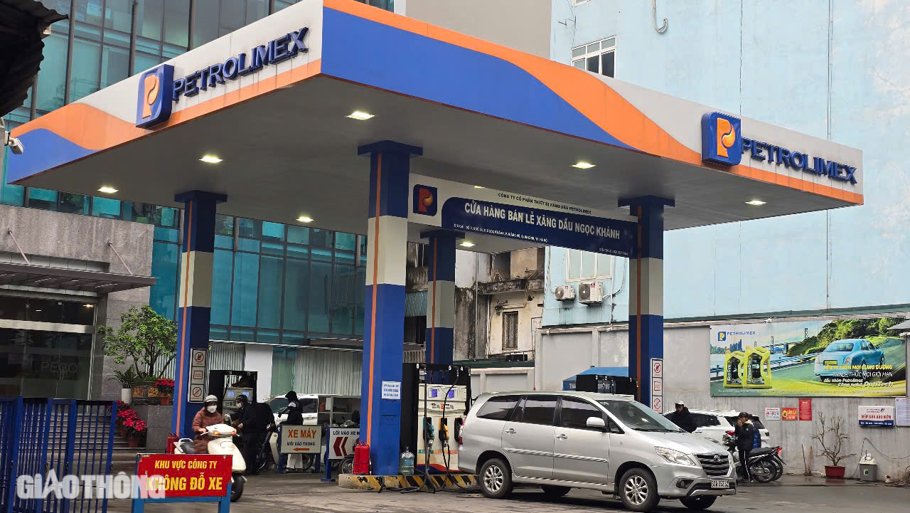 Gi&aacute; xăng đồng loạt tăng- Ảnh 1.