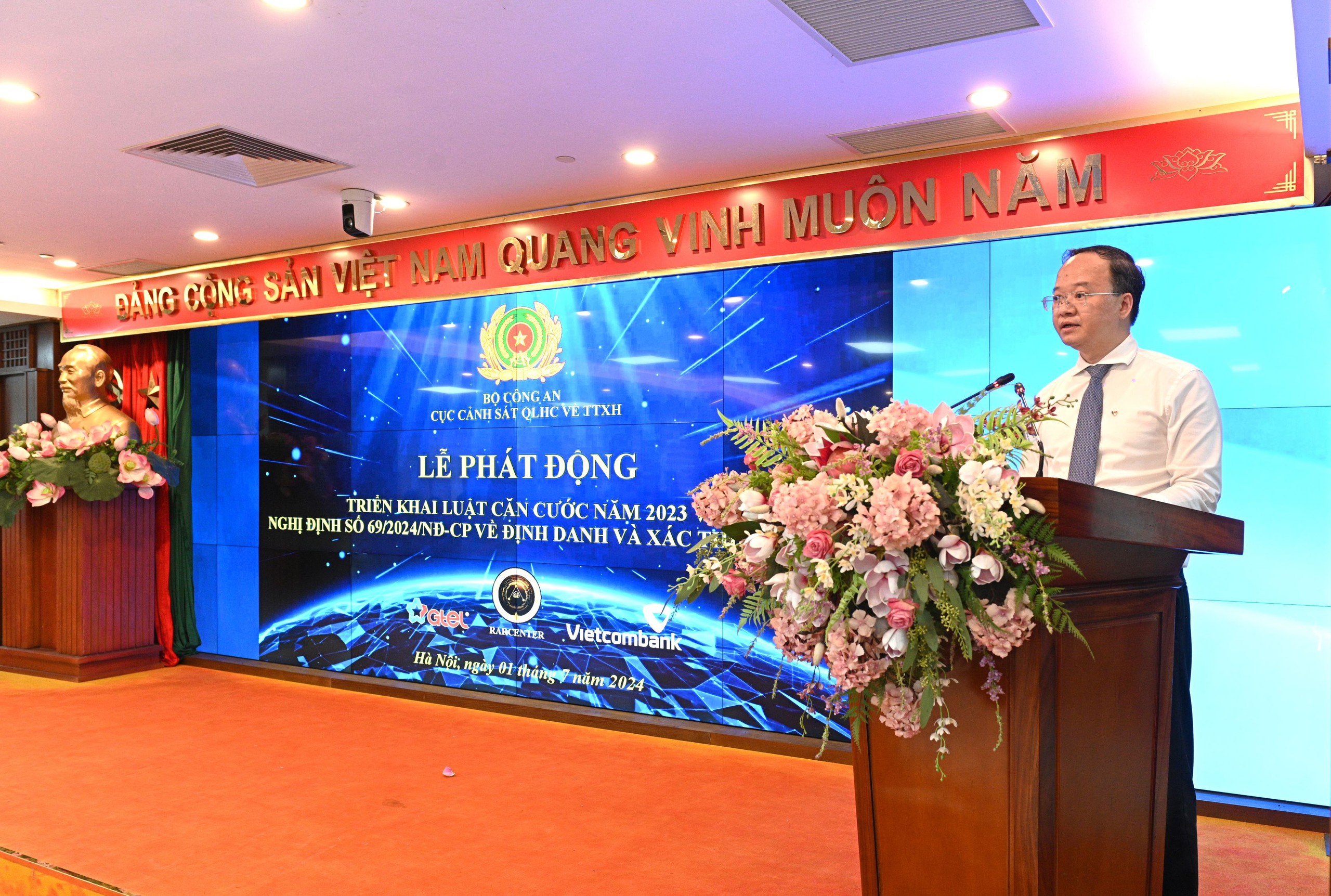 Vietcombank l&agrave; ng&acirc;n h&agrave;ng đầu ti&ecirc;n khai th&aacute;c dịch vụ x&aacute;c thực điện tử của Bộ C&ocirc;ng an- Ảnh 3.
