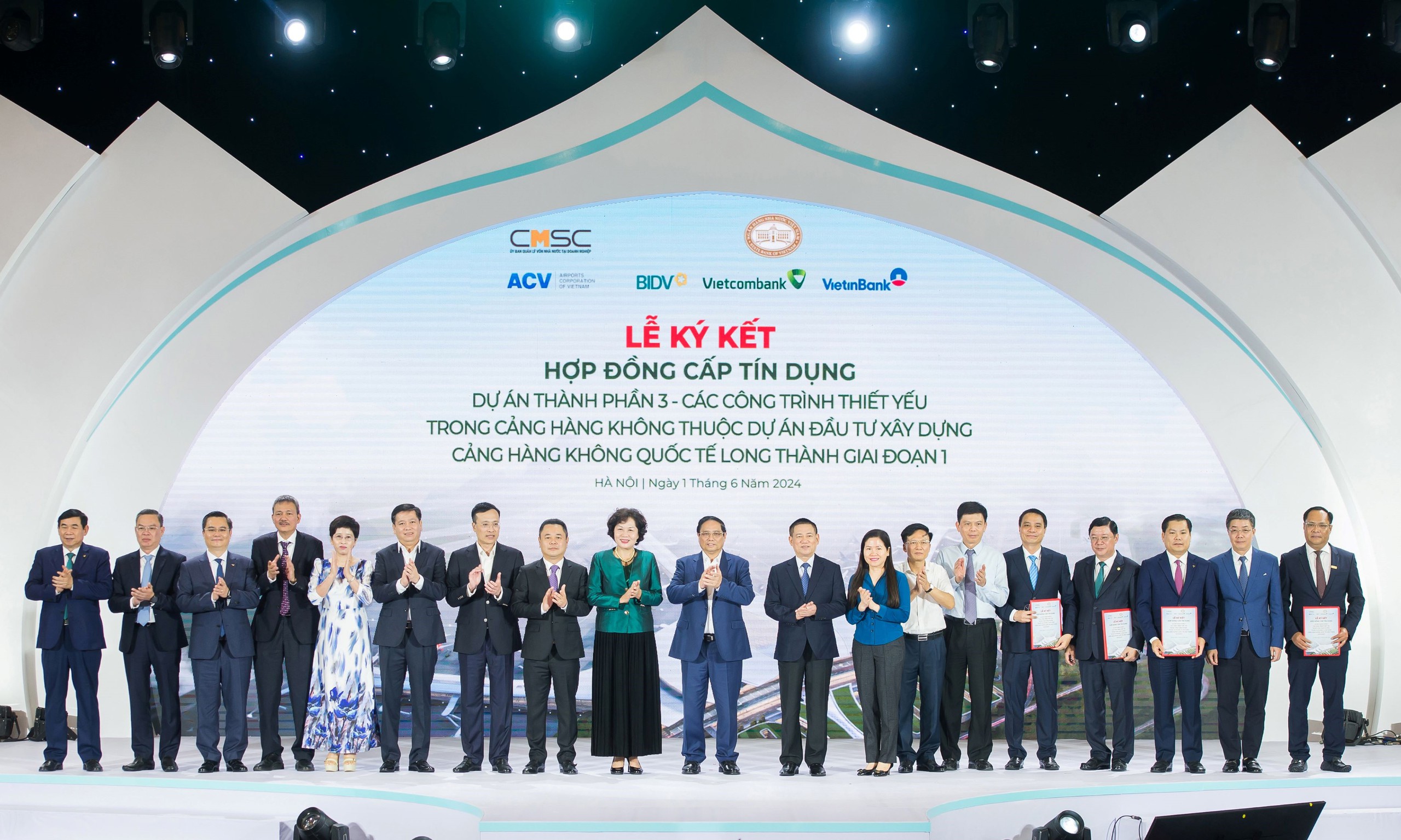 10 dấu ấn Vietcombank năm 2024- Ảnh 4. 10 dấu ấn Vietcombank năm 2024- Ảnh 4.