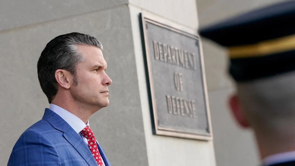 Bộ trưởng Quốc phòng Mỹ ra lệnh cho quân đội chuẩn bị cắt giảm mạnh ngân sách- Ảnh 1. Bộ trưởng Quốc phòng Mỹ ra lệnh cho quân đội chuẩn bị cắt giảm mạnh ngân sách- Ảnh 1.