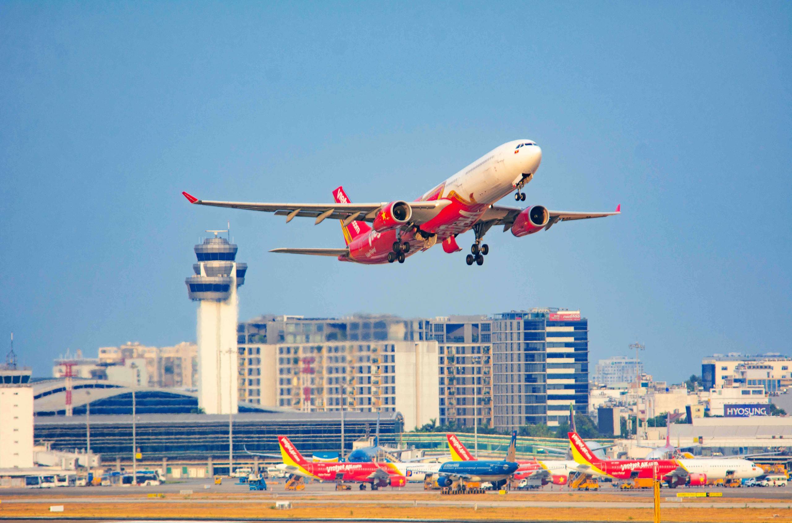 Vietjet tung khuyến mãi "khủng" cho vé hạng thương gia- Ảnh 1. Vietjet tung khuyến mãi "khủng" cho vé hạng thương gia- Ảnh 1.