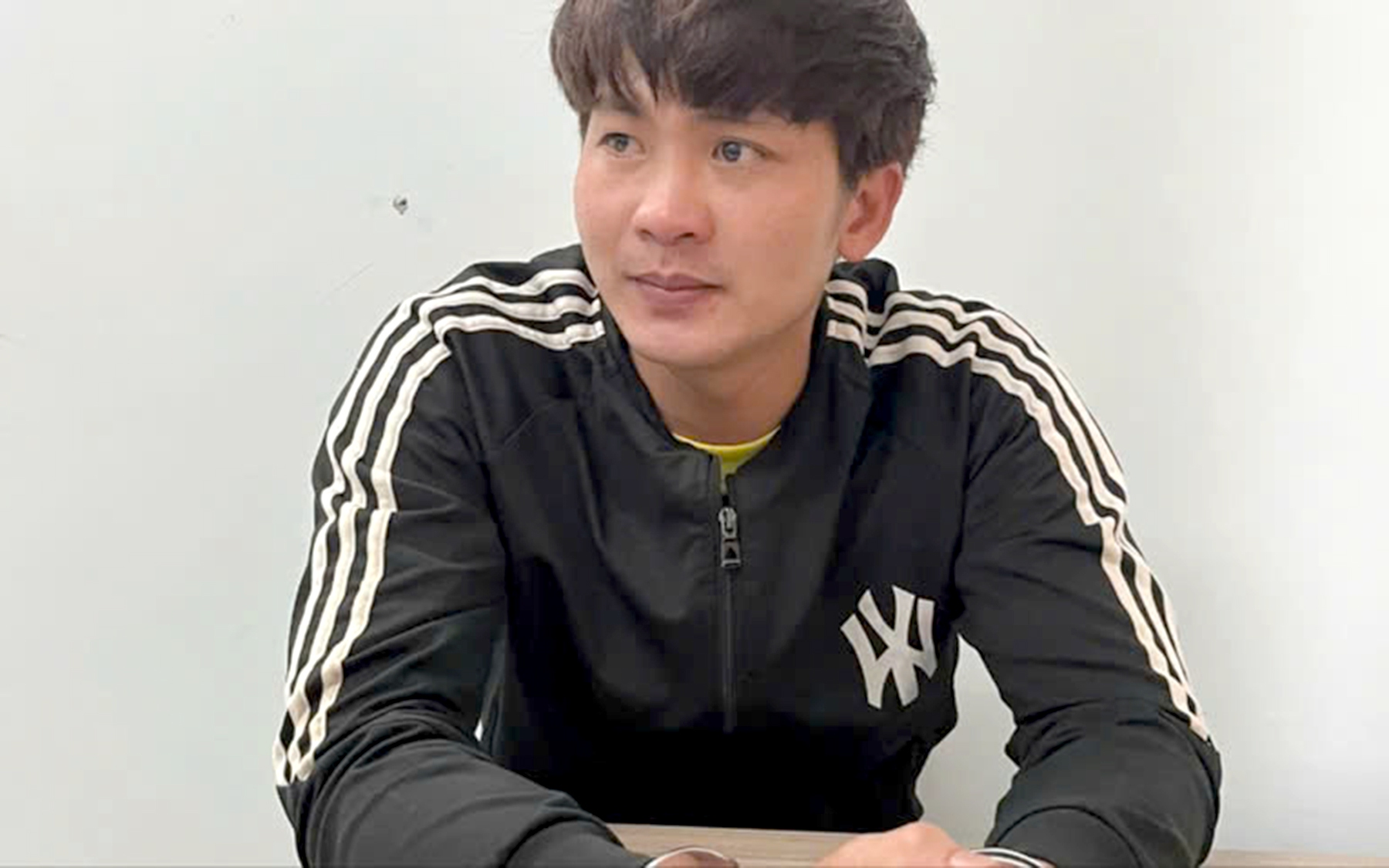 24 giờ truy bắt kẻ d&ugrave;ng r&igrave;u cướp tiệm v&agrave;ng