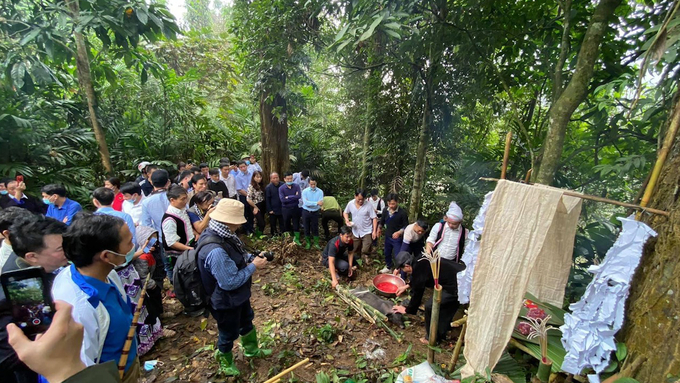 Độc đ&aacute;o lễ c&uacute;ng Thần rừng của người M&ocirc;ng ở Y&ecirc;n B&aacute;i- Ảnh 2.