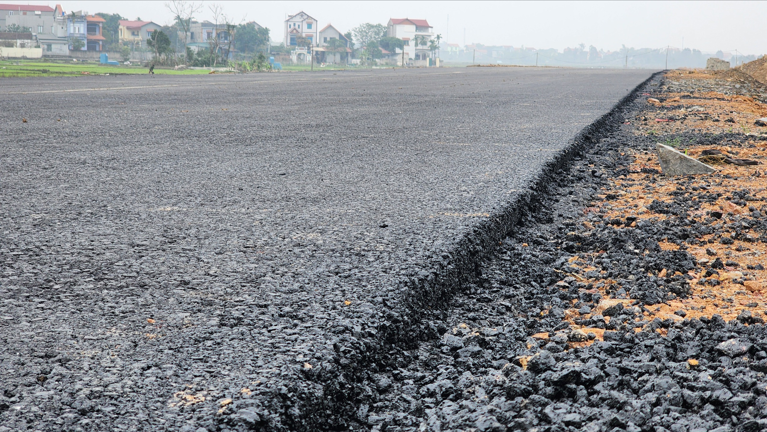 Đường Vành đai 4 - Vùng Thủ đô qua Bắc Ninh thảm những mét bê tông nhựa đầu tiên- Ảnh 5. Đường Vành đai 4 - Vùng Thủ đô qua Bắc Ninh thảm những mét bê tông nhựa đầu tiên- Ảnh 5.