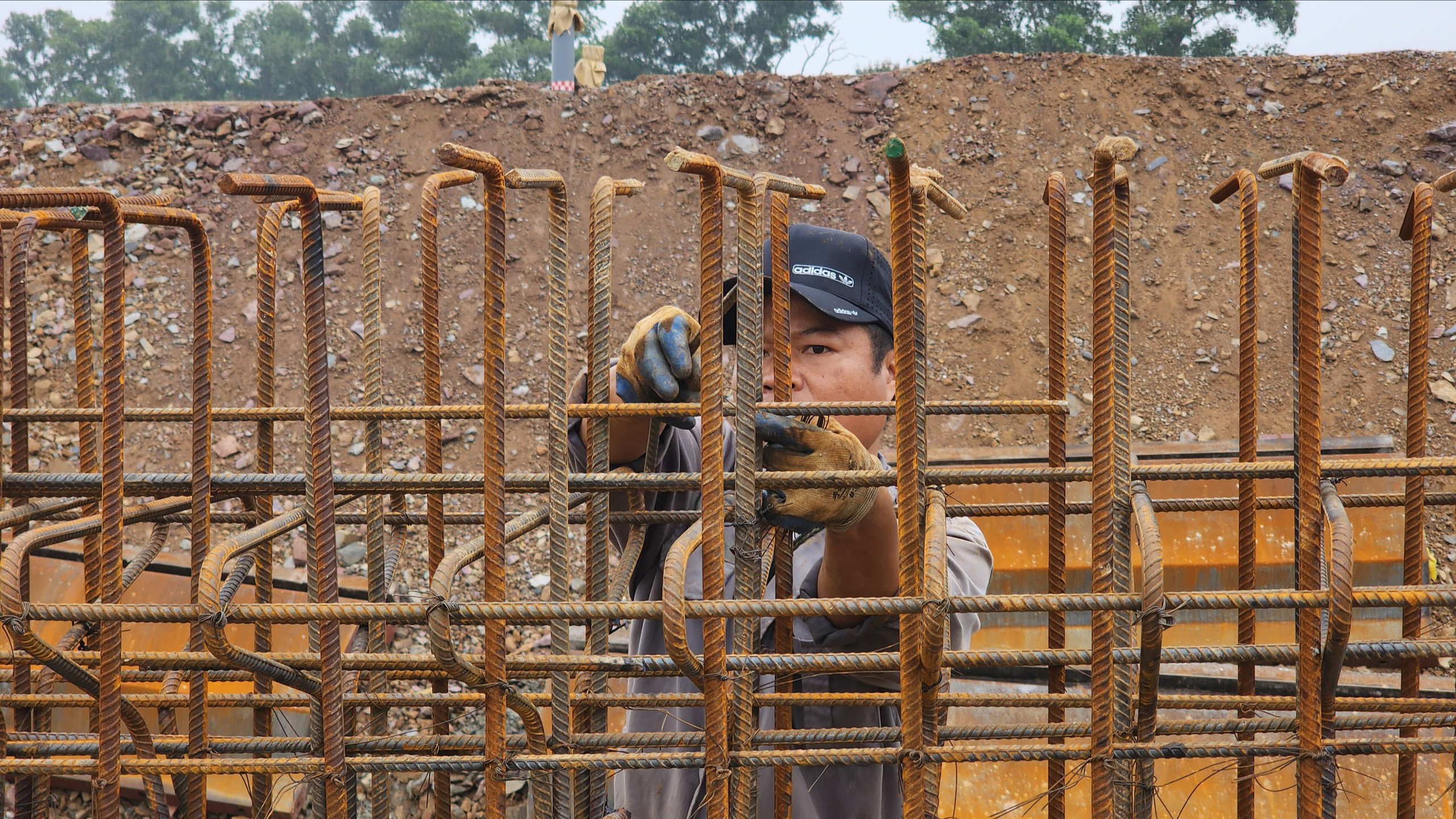 Đường Vành đai 4 - Vùng Thủ đô qua Bắc Ninh thảm những mét bê tông nhựa đầu tiên- Ảnh 12. Đường Vành đai 4 - Vùng Thủ đô qua Bắc Ninh thảm những mét bê tông nhựa đầu tiên- Ảnh 12.