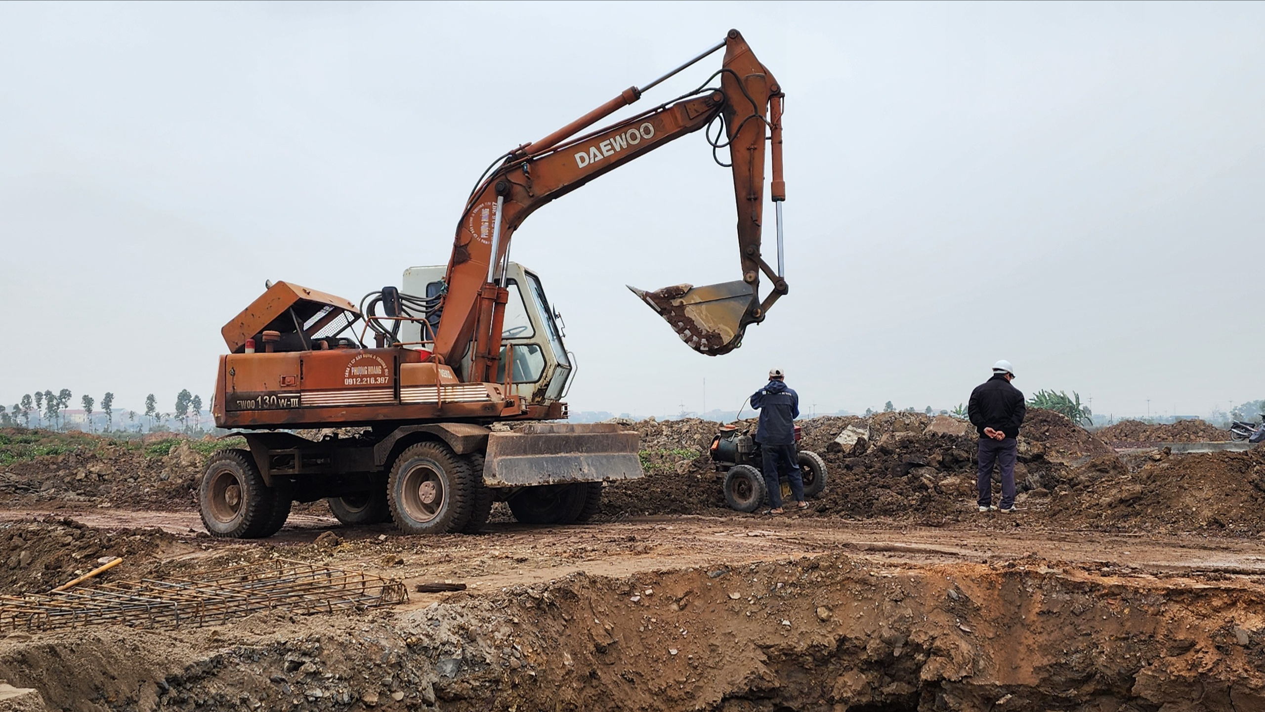 Đường Vành đai 4 - Vùng Thủ đô qua Bắc Ninh thảm những mét bê tông nhựa đầu tiên- Ảnh 15. Đường Vành đai 4 - Vùng Thủ đô qua Bắc Ninh thảm những mét bê tông nhựa đầu tiên- Ảnh 15.