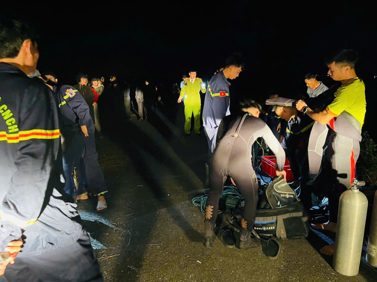 T&igrave;m kiếm nam thanh ni&ecirc;n mất t&iacute;ch tại đập Tr&uacute;c Kinh ở Quảng Trị- Ảnh 1.