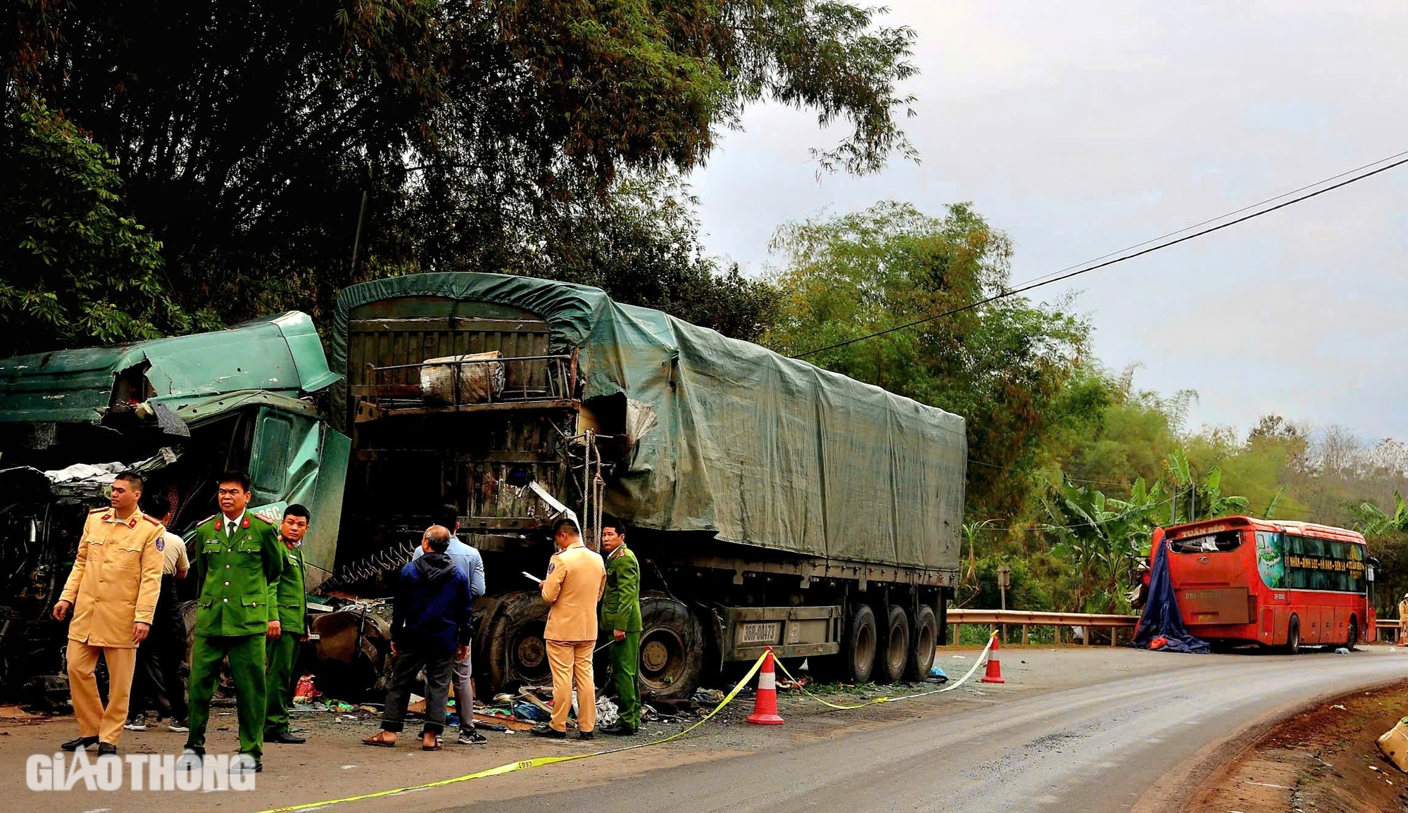 Sức khỏe c&aacute;c nạn nh&acirc;n bị thương trong vụ tai nạn ở Sơn La hiện ra sao?- Ảnh 1.