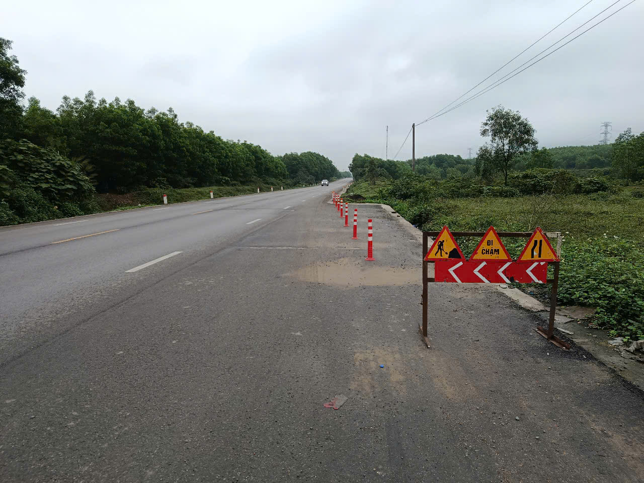 H&agrave; Tĩnh: Đặt biển cảnh b&aacute;o vị tr&iacute; đoạn đường bất ngờ bị cụt tr&ecirc;n tuyến tr&aacute;nh QL1A- Ảnh 2.