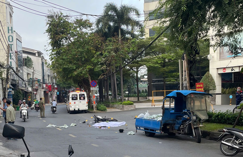 Hiện trường vụ tai nạn khiến nam thanh ni&ecirc;n tử vong.