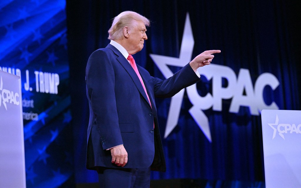 &Ocirc;ng Trump tuy&ecirc;n bố đ&ograve;i lại tiền viện trợ Ukraine bằng mọi gi&aacute;