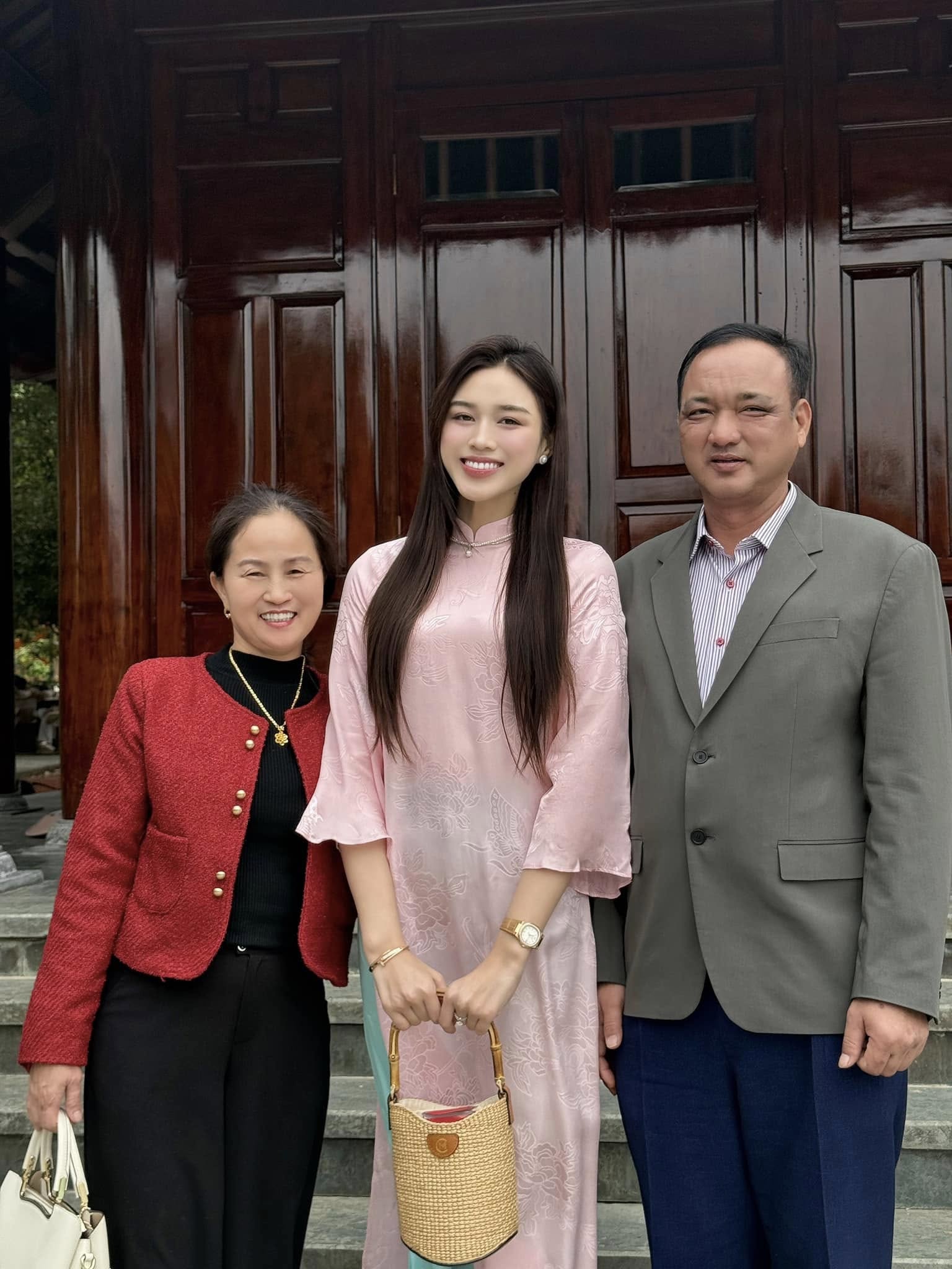 Hoa hậu Đỗ Thị H&agrave; rời khỏi "b&agrave; tr&ugrave;m" Kim Dung, tiếp tục h&agrave;nh tr&igrave;nh ra sao?- Ảnh 5.