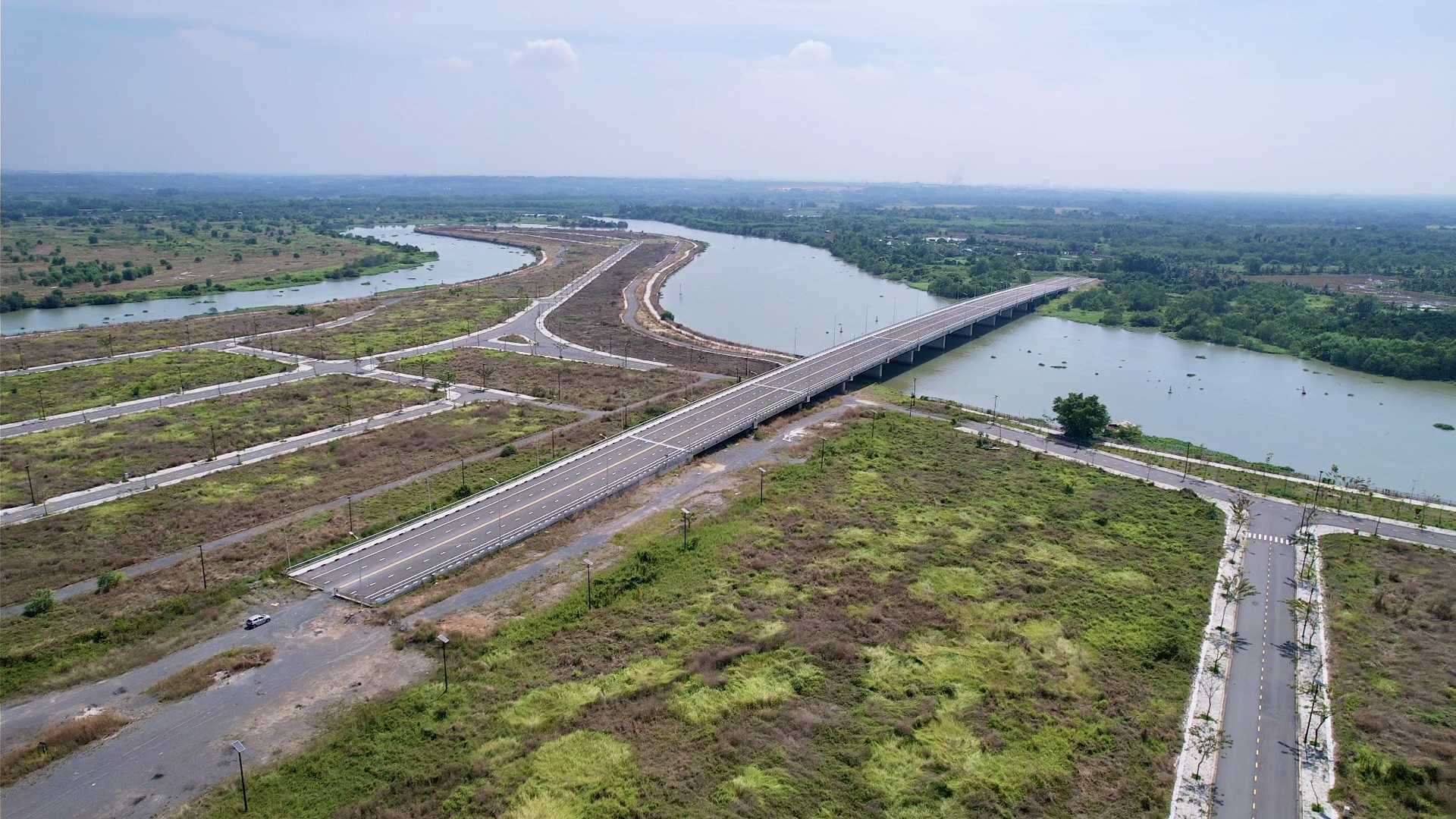 Cầu Vàm Cái Sứt xây xong vẫn đóng vì thiếu đường nối về cao tốc TP.HCM - Long Thành- Ảnh 1. Cầu Vàm Cái Sứt xây xong vẫn đóng vì thiếu đường nối về cao tốc TP.HCM - Long Thành- Ảnh 1.