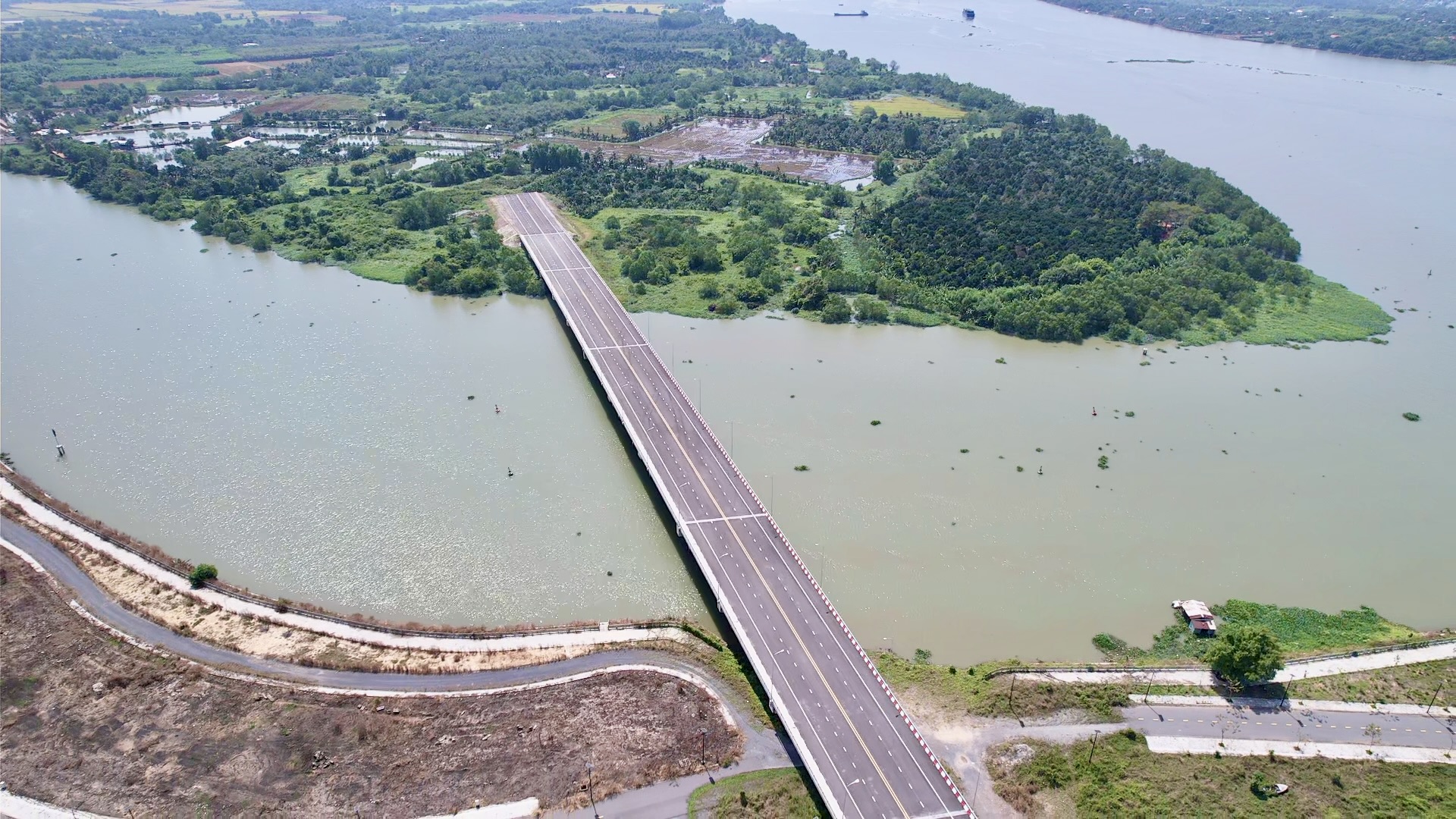 Cầu Vàm Cái Sứt xây xong vẫn đóng vì thiếu đường nối về cao tốc TP.HCM - Long Thành- Ảnh 12. Cầu Vàm Cái Sứt xây xong vẫn đóng vì thiếu đường nối về cao tốc TP.HCM - Long Thành- Ảnh 12.