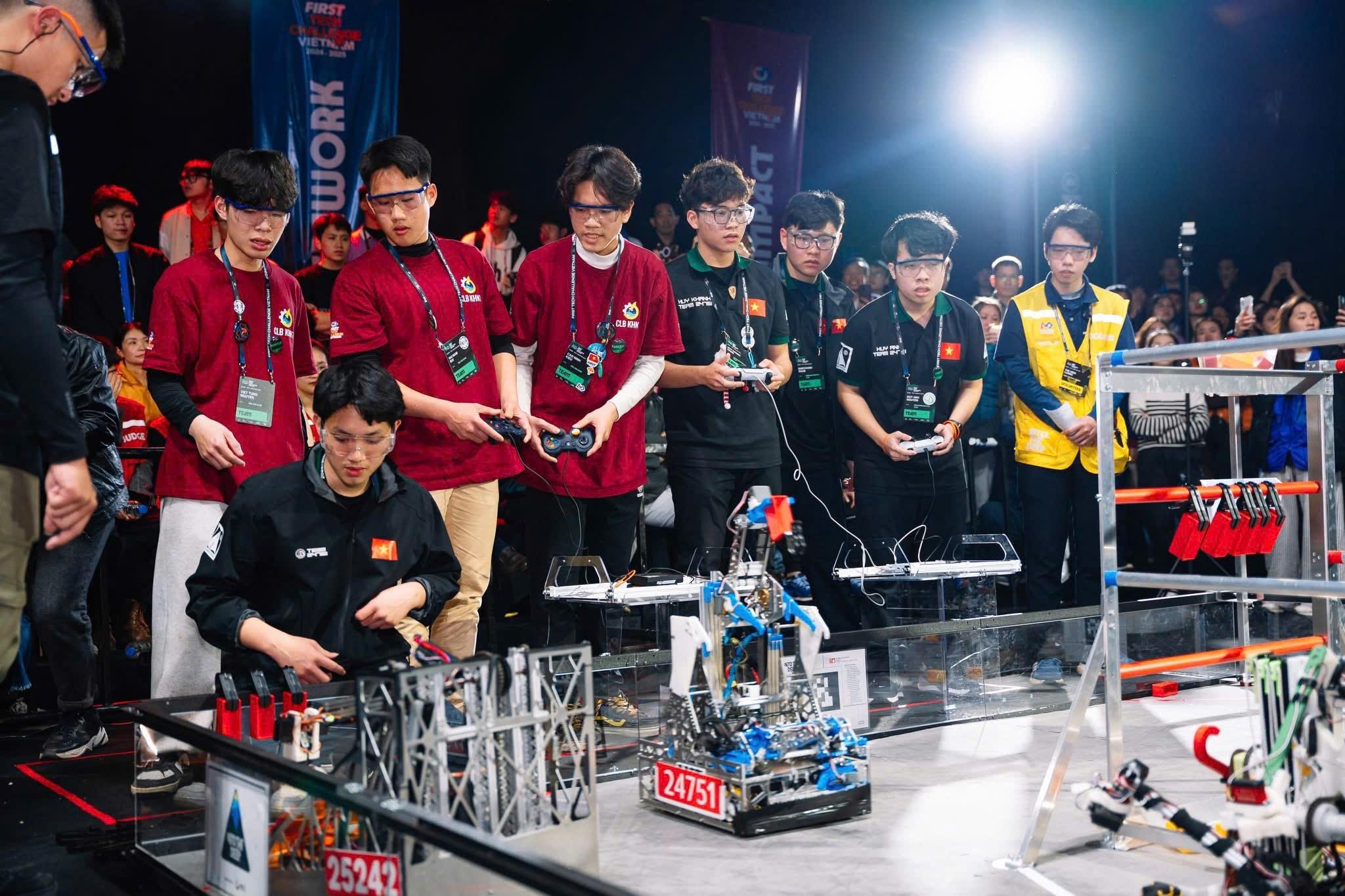 Học sinh trường Ams v&ocirc; địch đấu trường Robotics- Ảnh 2.