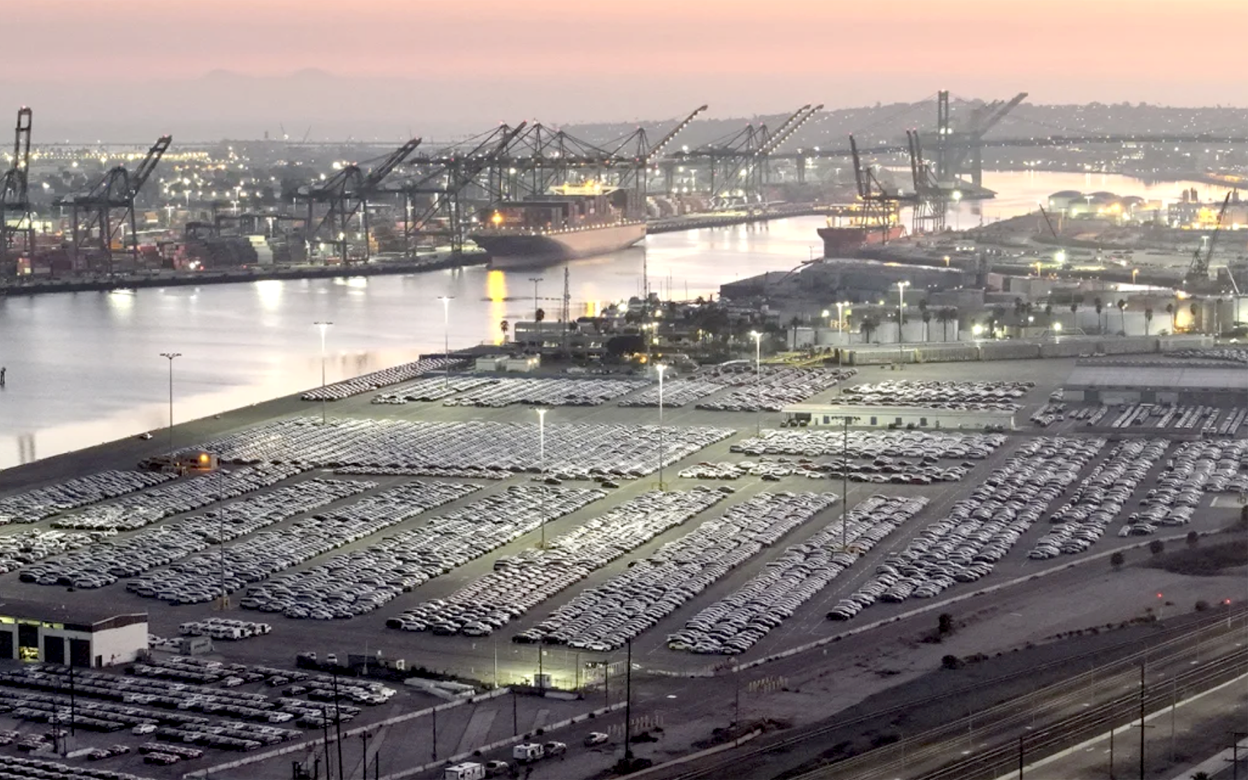 H&atilde;ng xe lo đảo lộn nếu Mỹ &aacute;p thuế 25% với &ocirc; t&ocirc;