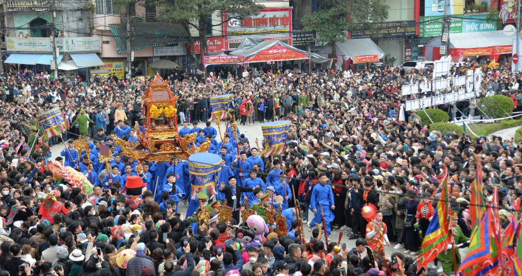 Lạng Sơn thu gần 1.000 tỷ đồng sau một tuần mở hội Kỳ C&ugrave;ng - Tả Phủ- Ảnh 2.