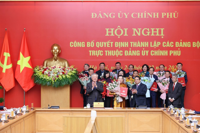 Thủ tướng trao quyết định th&agrave;nh lập 15 đảng bộ trực thuộc Đảng ủy Ch&iacute;nh phủ- Ảnh 5.